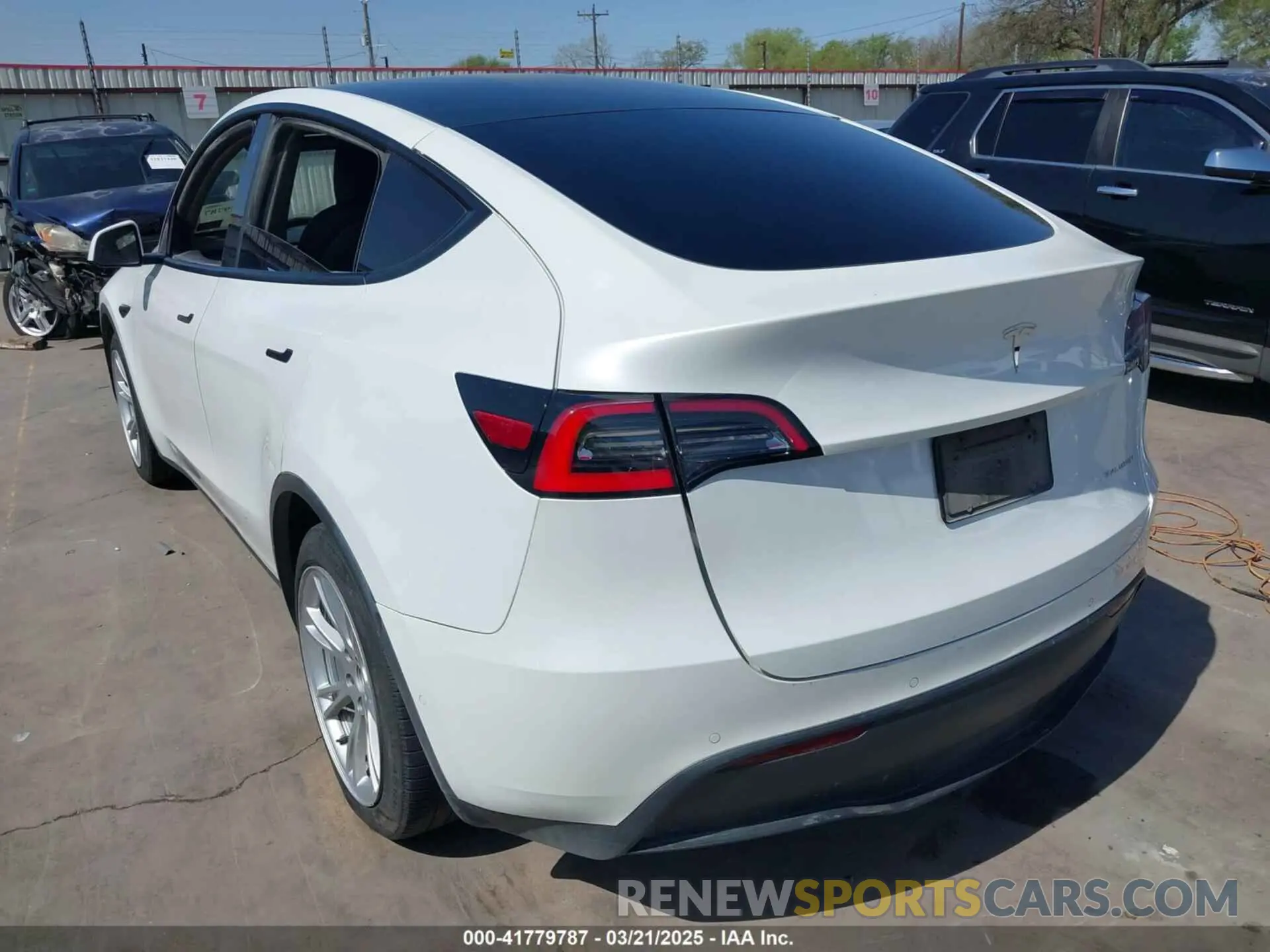 3 fotografías del automóvil dañado 5YJYGDEE8MF069679 TESLA MODEL Y 2021