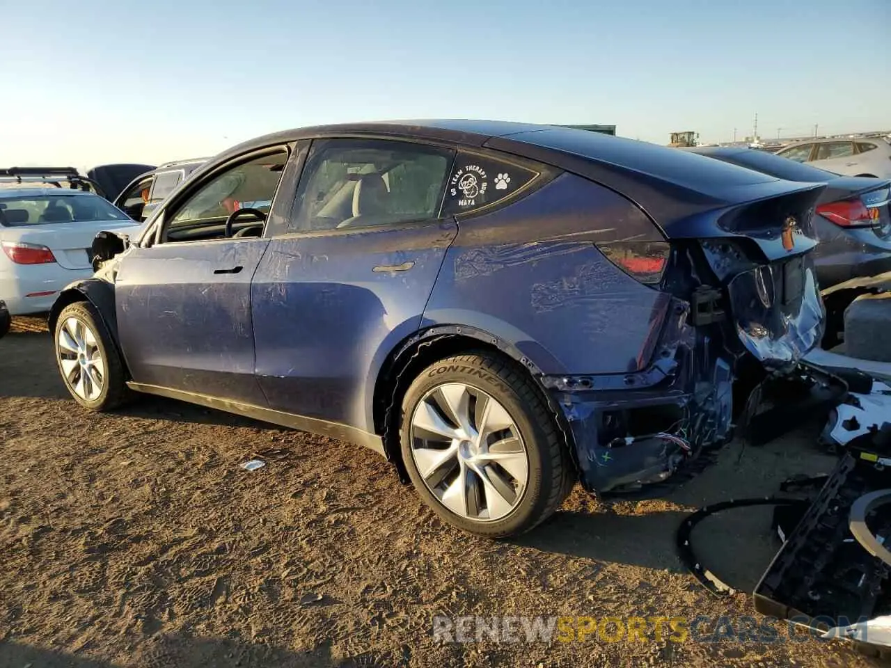 2 fotografías del automóvil dañado 5YJYGDEE8MF071822 TESLA MODEL Y 2021