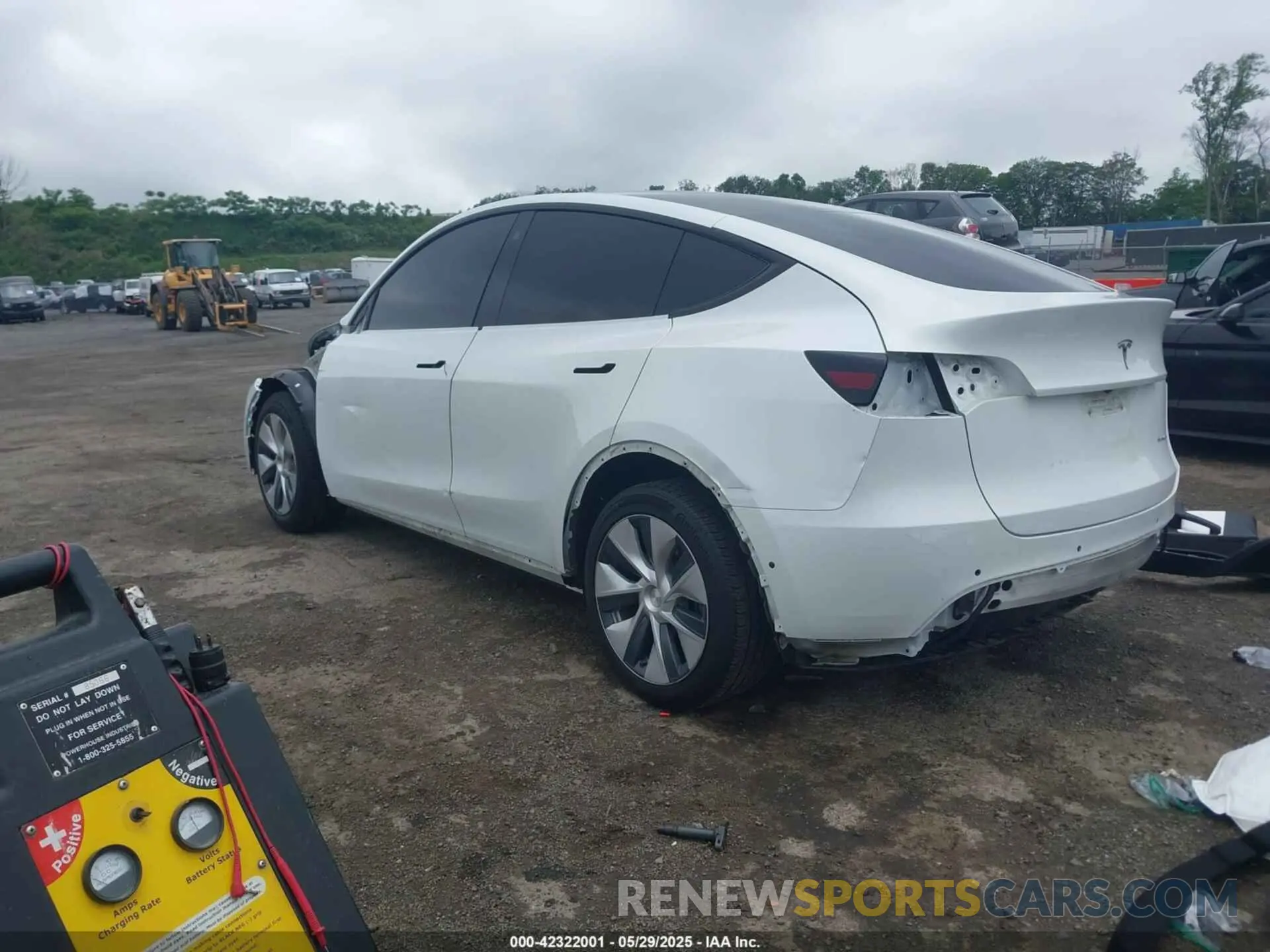 3 fotografías del automóvil dañado 5YJYGDEE8MF085574 TESLA MODEL Y 2021