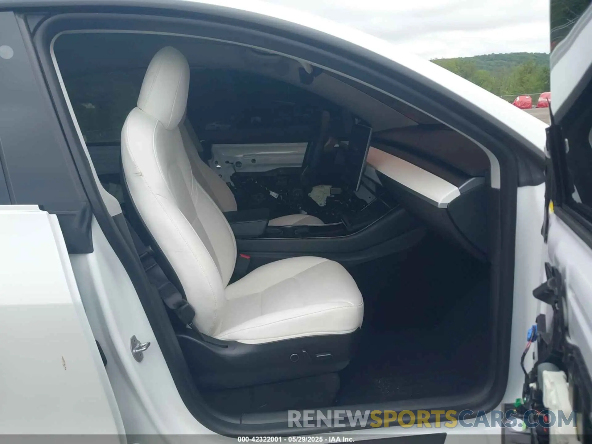 5 fotografías del automóvil dañado 5YJYGDEE8MF085574 TESLA MODEL Y 2021
