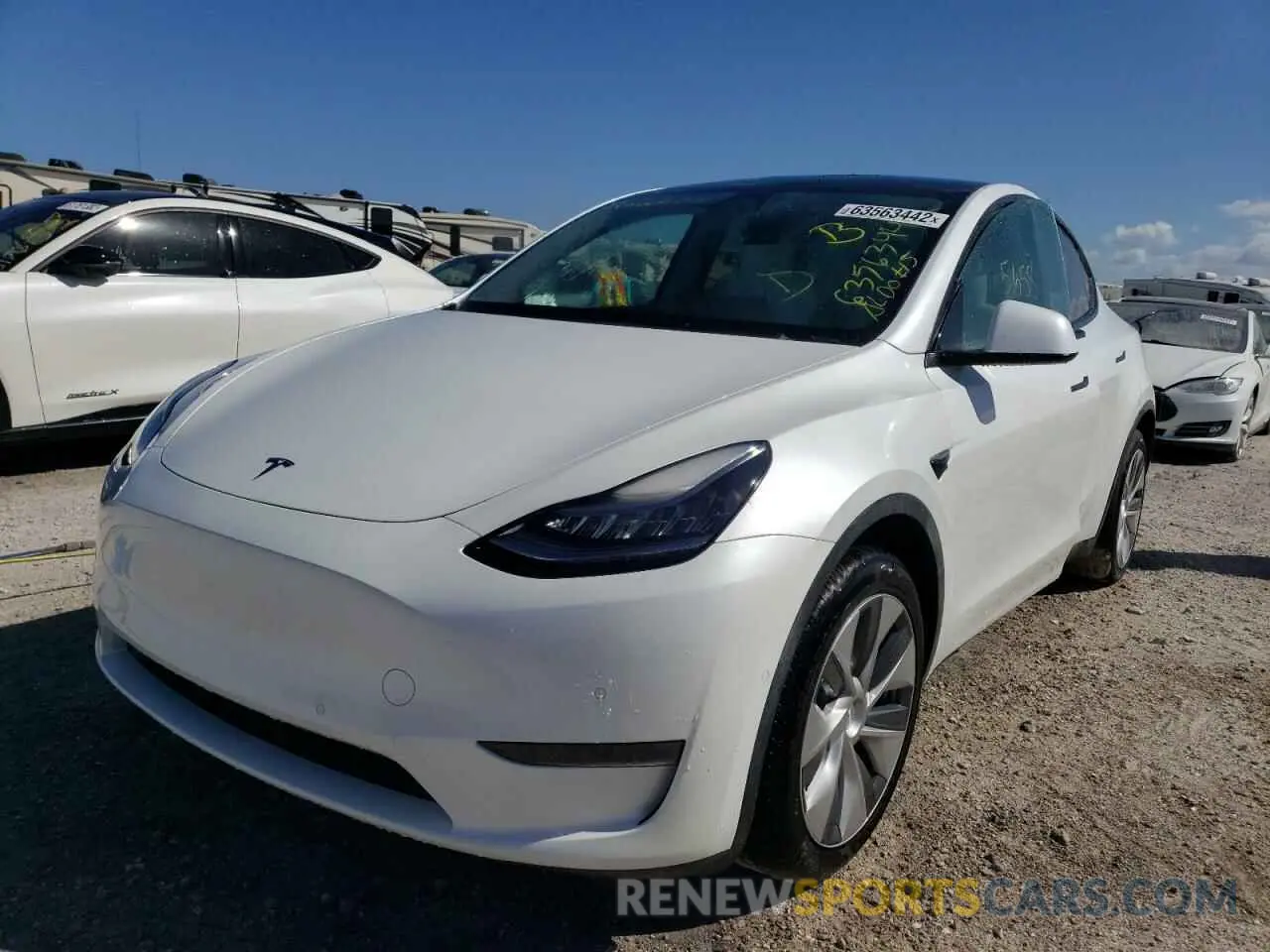2 fotografías del automóvil dañado 5YJYGDEE8MF088006 TESLA MODEL Y 2021