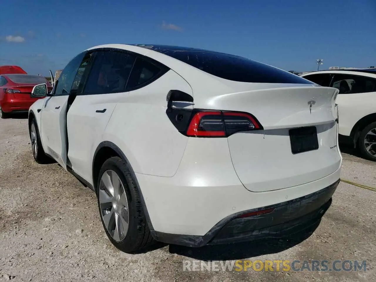 3 fotografías del automóvil dañado 5YJYGDEE8MF088006 TESLA MODEL Y 2021