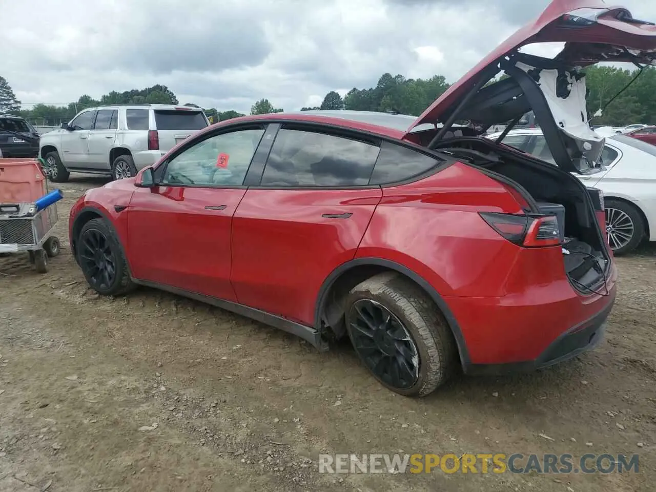 2 fotografías del automóvil dañado 5YJYGDEE8MF118377 TESLA MODEL Y 2021
