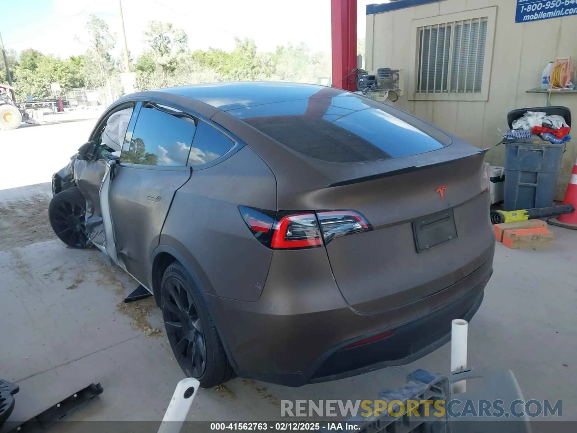 3 fotografías del automóvil dañado 5YJYGDEE8MF140038 TESLA MODEL Y 2021