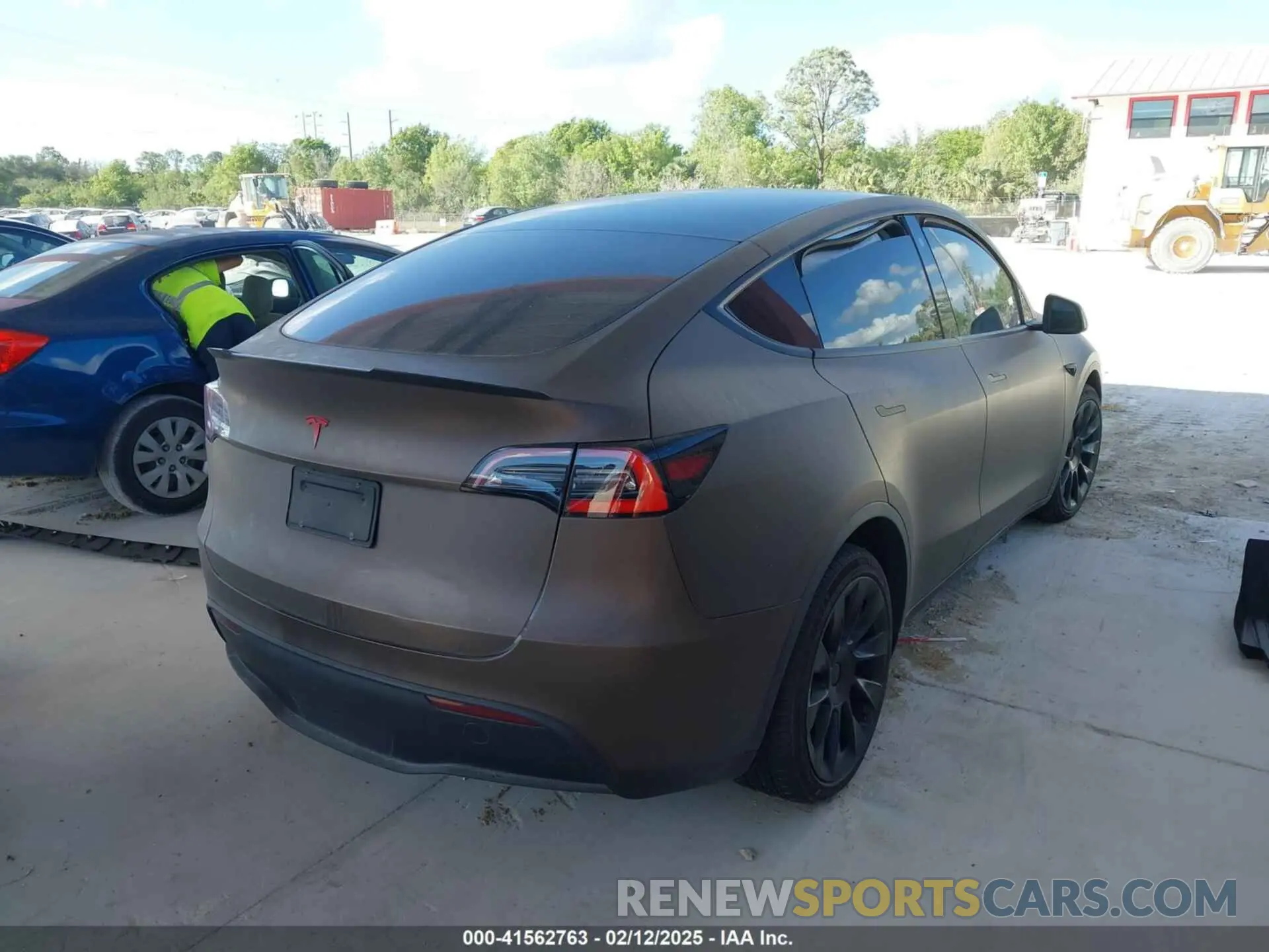 4 fotografías del automóvil dañado 5YJYGDEE8MF140038 TESLA MODEL Y 2021
