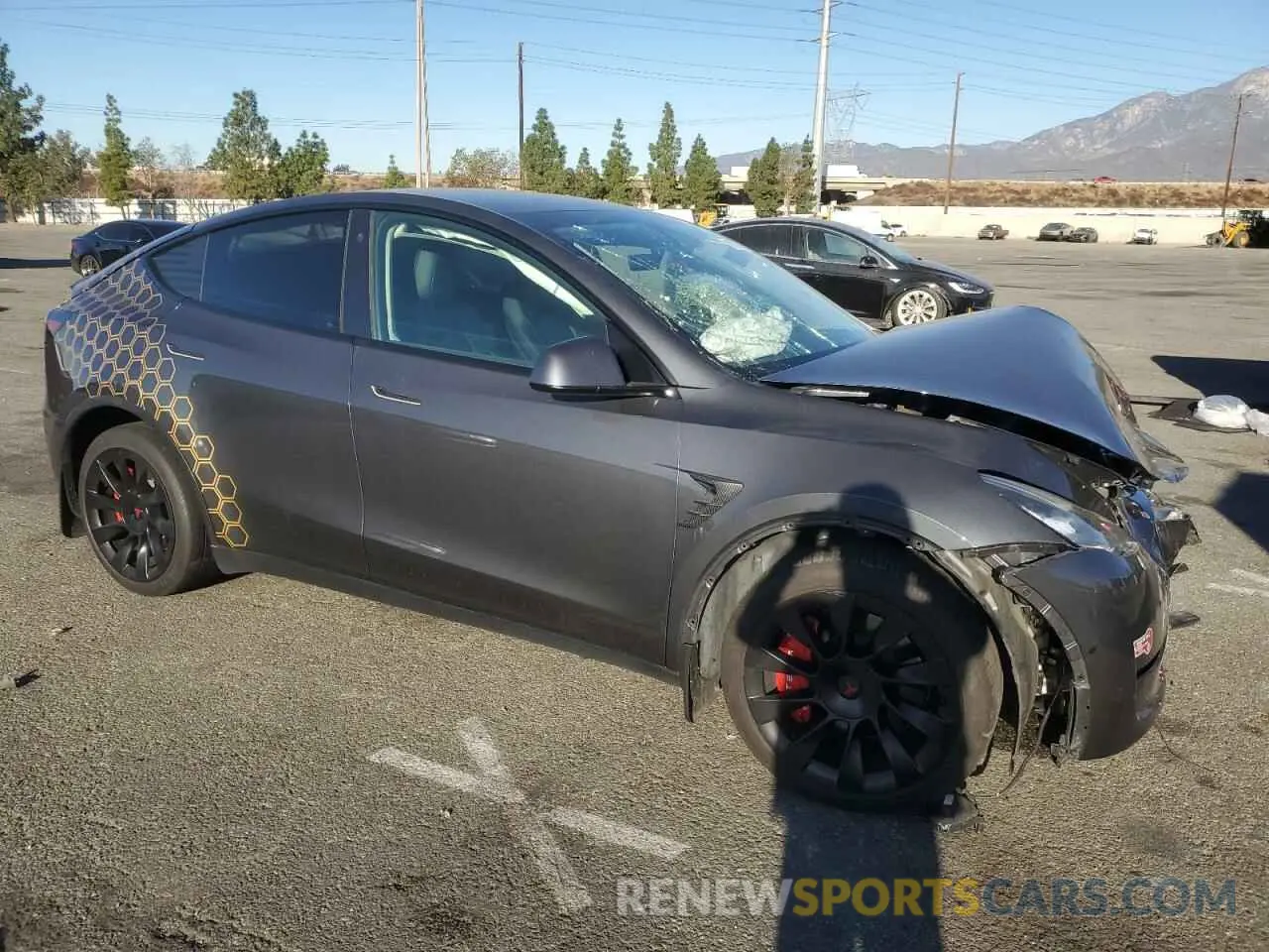 4 fotografías del automóvil dañado 5YJYGDEE8MF181124 TESLA MODEL Y 2021