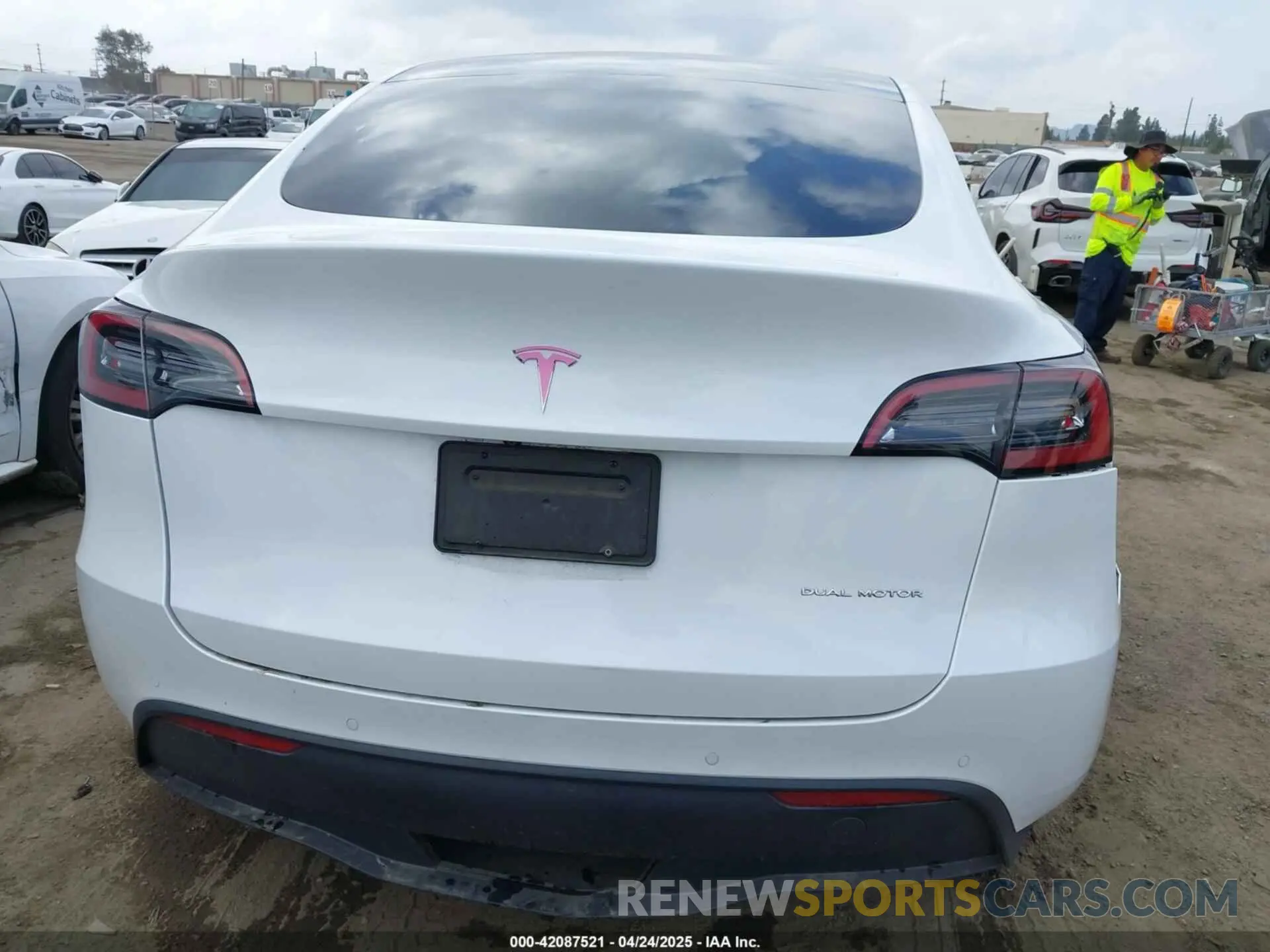 17 fotografías del automóvil dañado 5YJYGDEE8MF199686 TESLA MODEL Y 2021