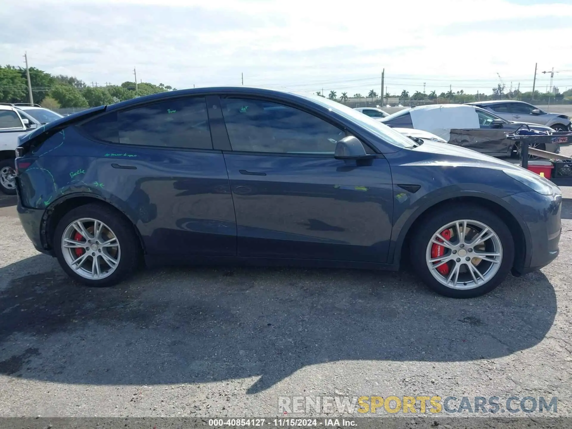 13 fotografías del automóvil dañado 5YJYGDEE8MF262768 TESLA MODEL Y 2021