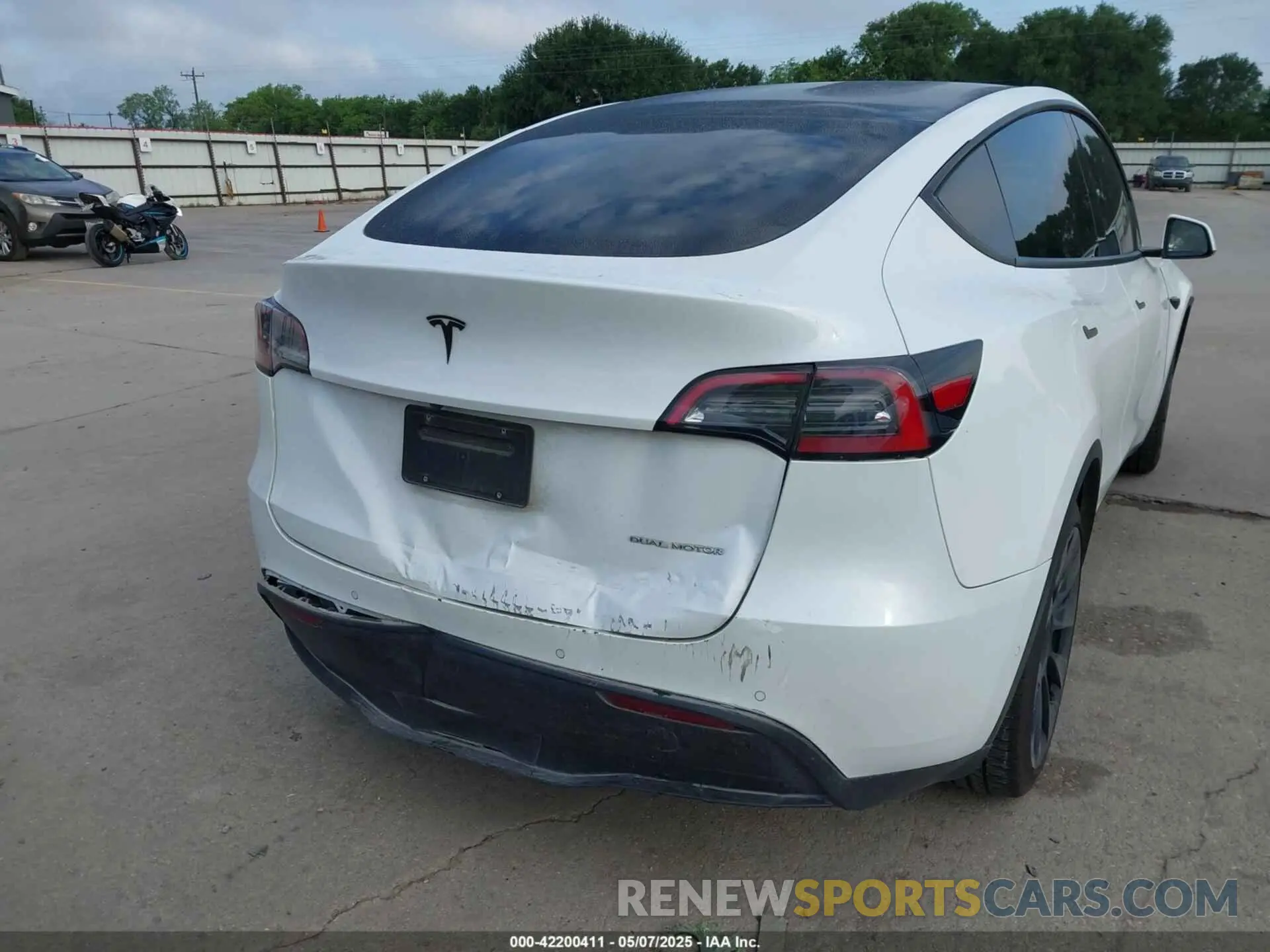 20 fotografías del automóvil dañado 5YJYGDEE8MF266075 TESLA MODEL Y 2021