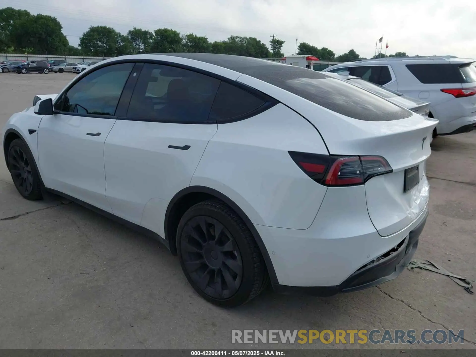 3 fotografías del automóvil dañado 5YJYGDEE8MF266075 TESLA MODEL Y 2021