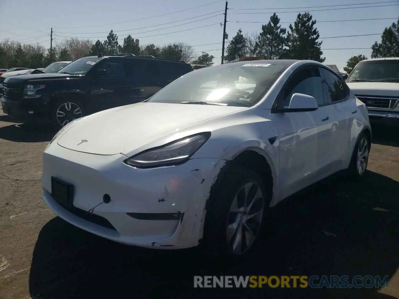 2 fotografías del automóvil dañado 5YJYGDEE8MF269381 TESLA MODEL Y 2021