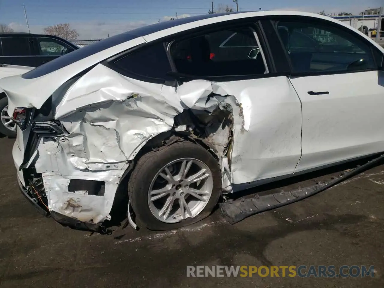 9 fotografías del automóvil dañado 5YJYGDEE8MF269381 TESLA MODEL Y 2021