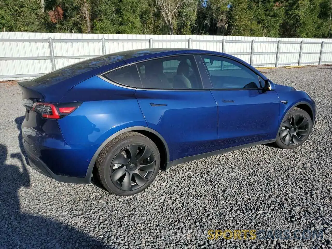3 fotografías del automóvil dañado 5YJYGDEE9MF066239 TESLA MODEL Y 2021