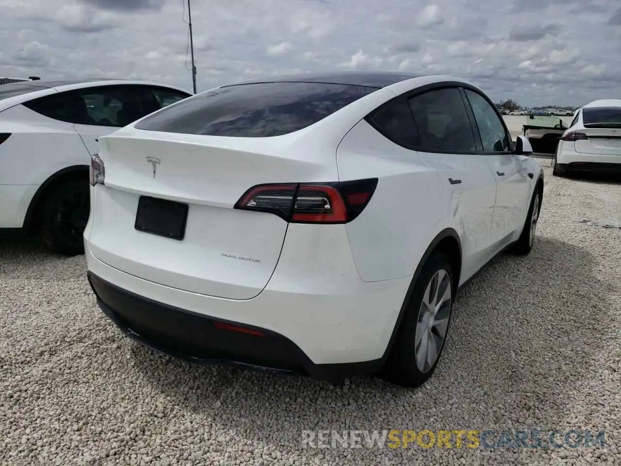 4 fotografías del automóvil dañado 5YJYGDEE9MF069223 TESLA MODEL Y 2021
