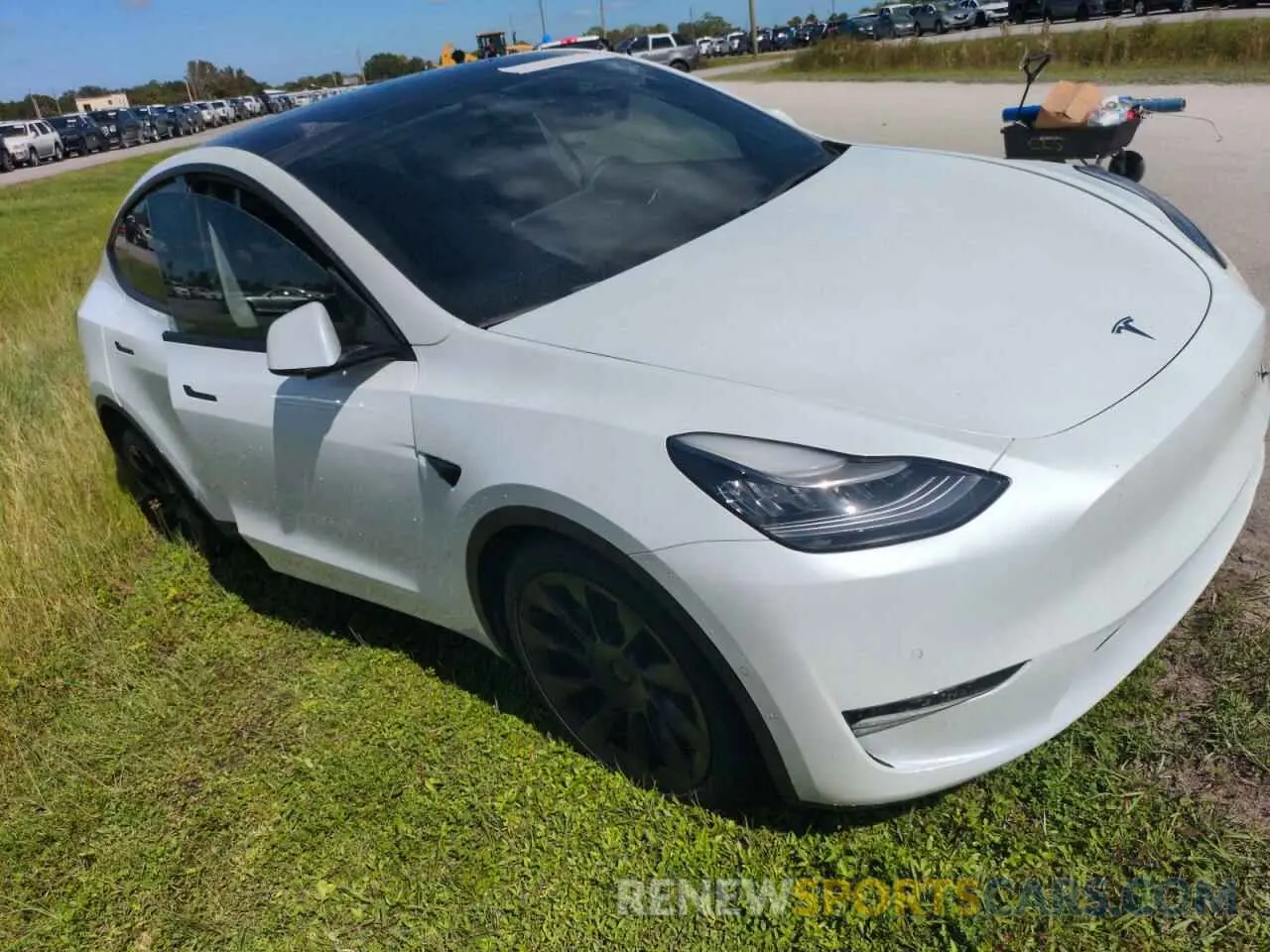 4 fotografías del automóvil dañado 5YJYGDEE9MF074647 TESLA MODEL Y 2021