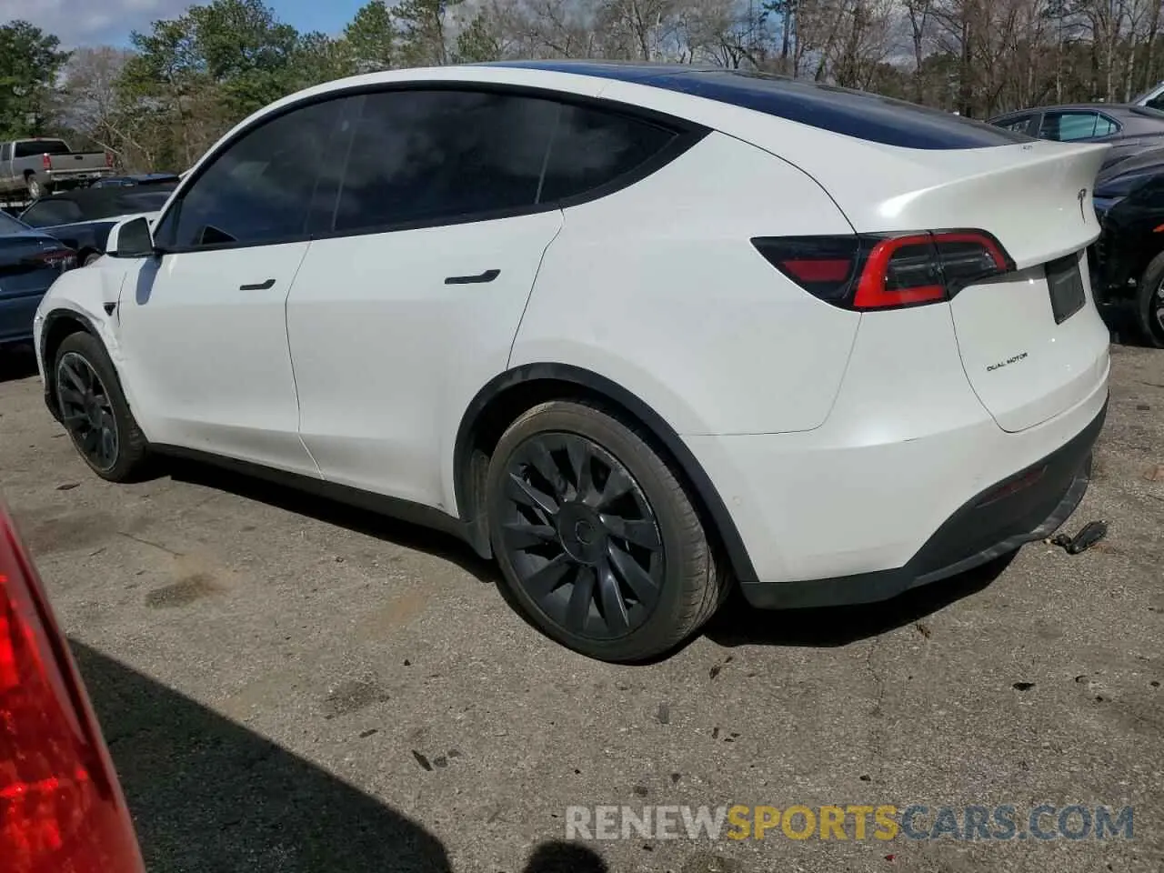 2 fotografías del automóvil dañado 5YJYGDEE9MF080349 TESLA MODEL Y 2021