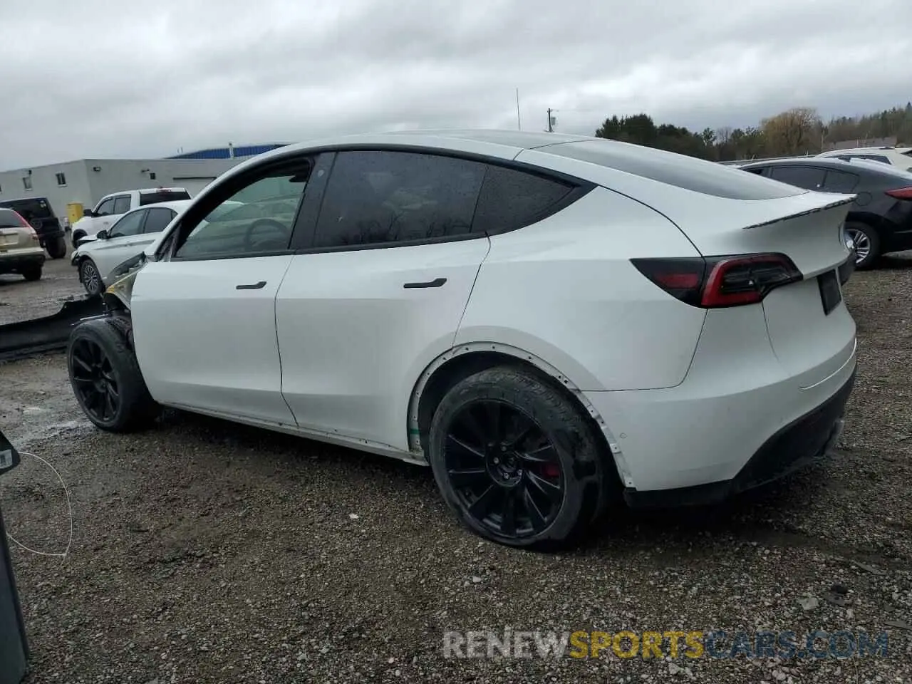 2 fotografías del automóvil dañado 5YJYGDEE9MF086572 TESLA MODEL Y 2021