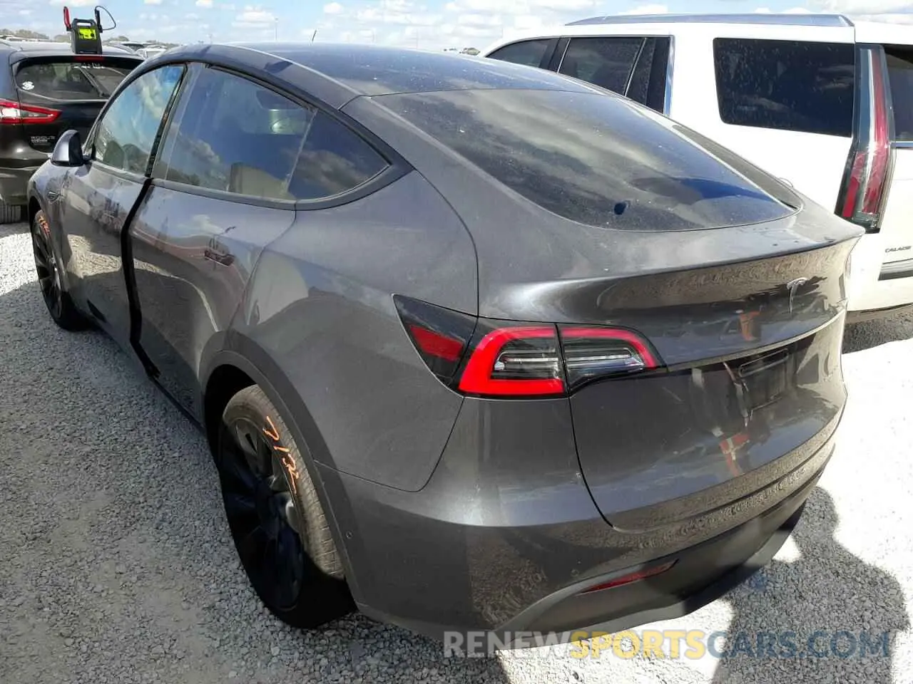 3 fotografías del automóvil dañado 5YJYGDEE9MF108585 TESLA MODEL Y 2021