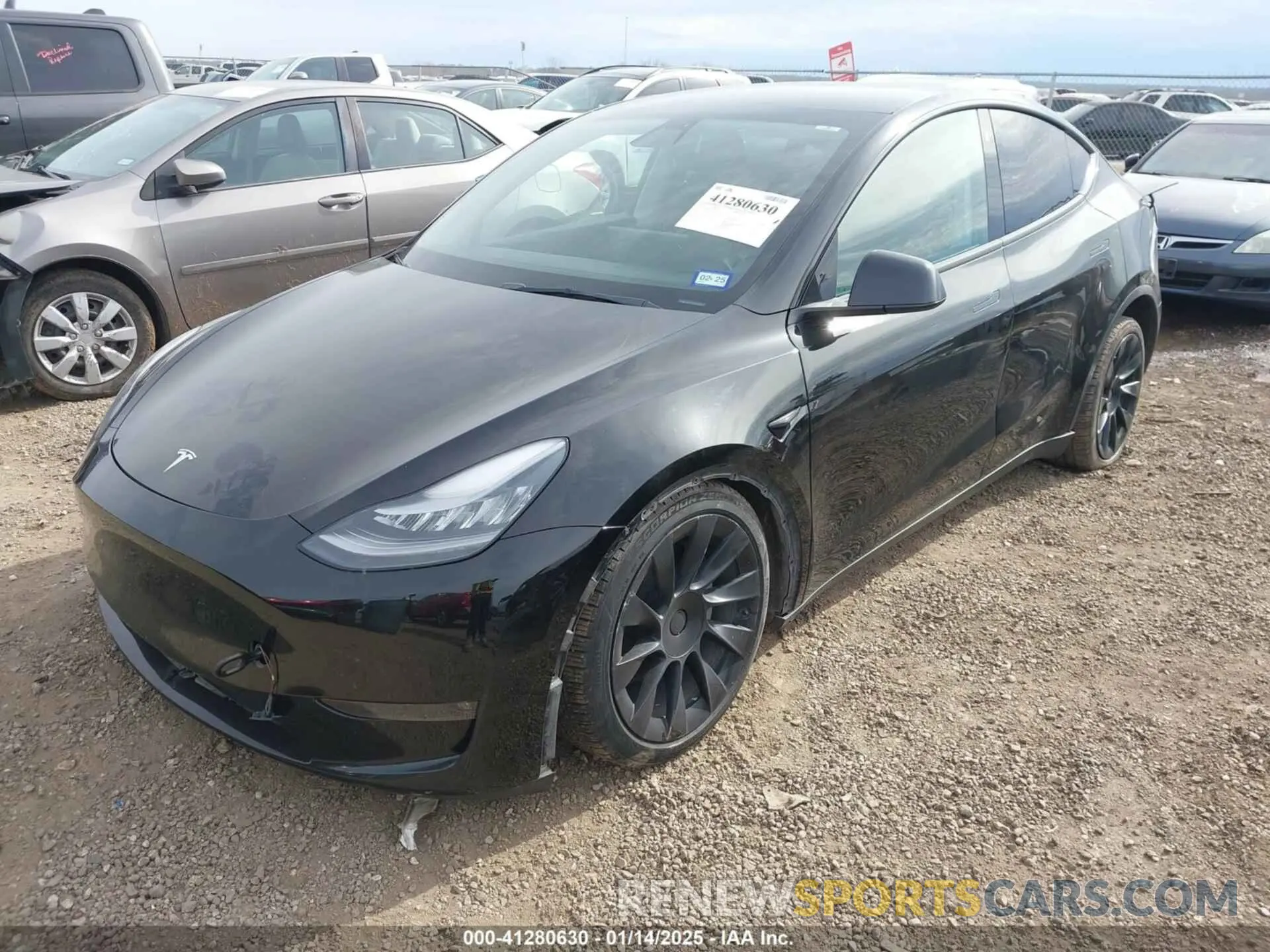 2 fotografías del automóvil dañado 5YJYGDEE9MF111843 TESLA MODEL Y 2021