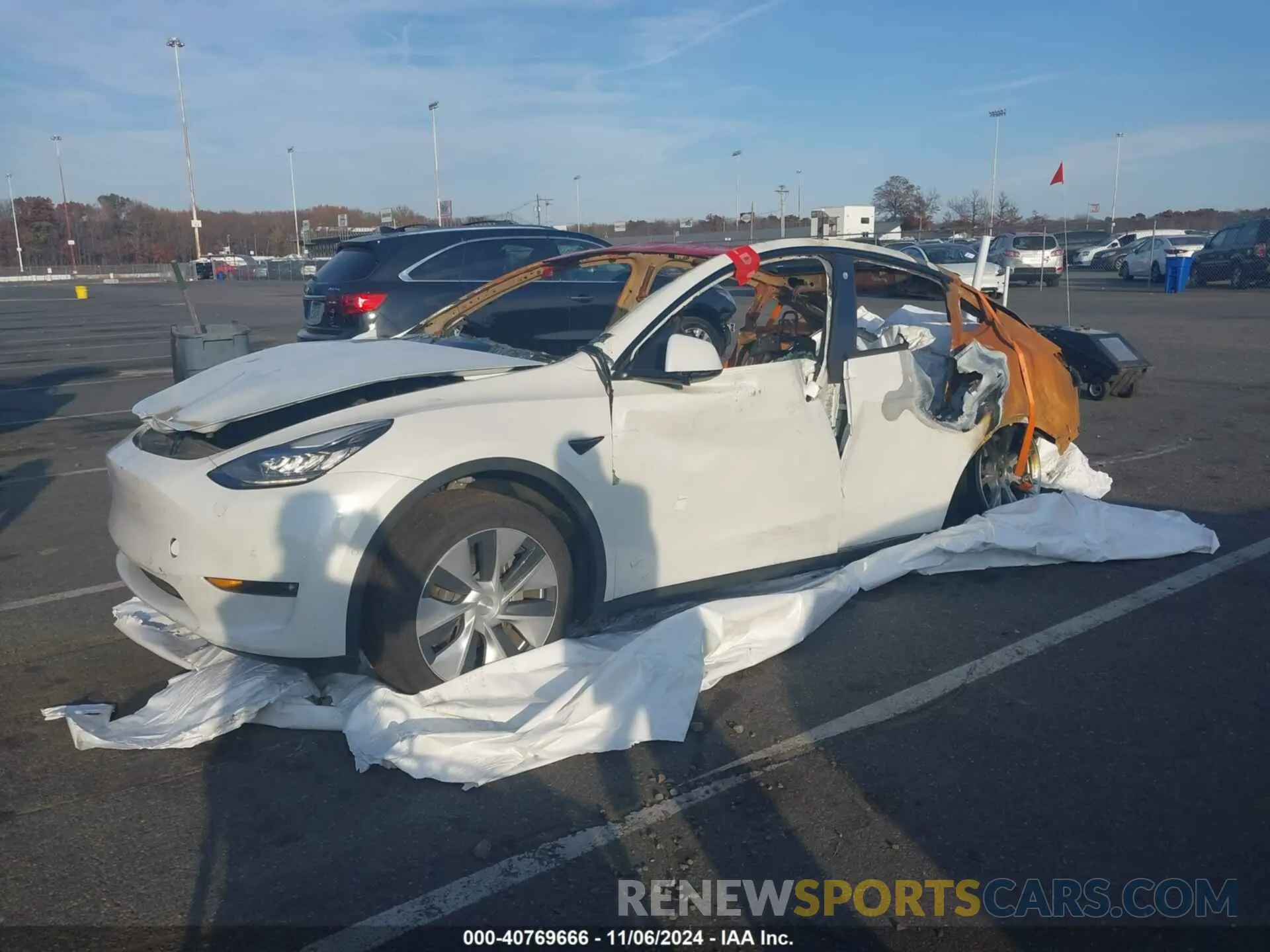 2 fotografías del automóvil dañado 5YJYGDEE9MF117903 TESLA MODEL Y 2021
