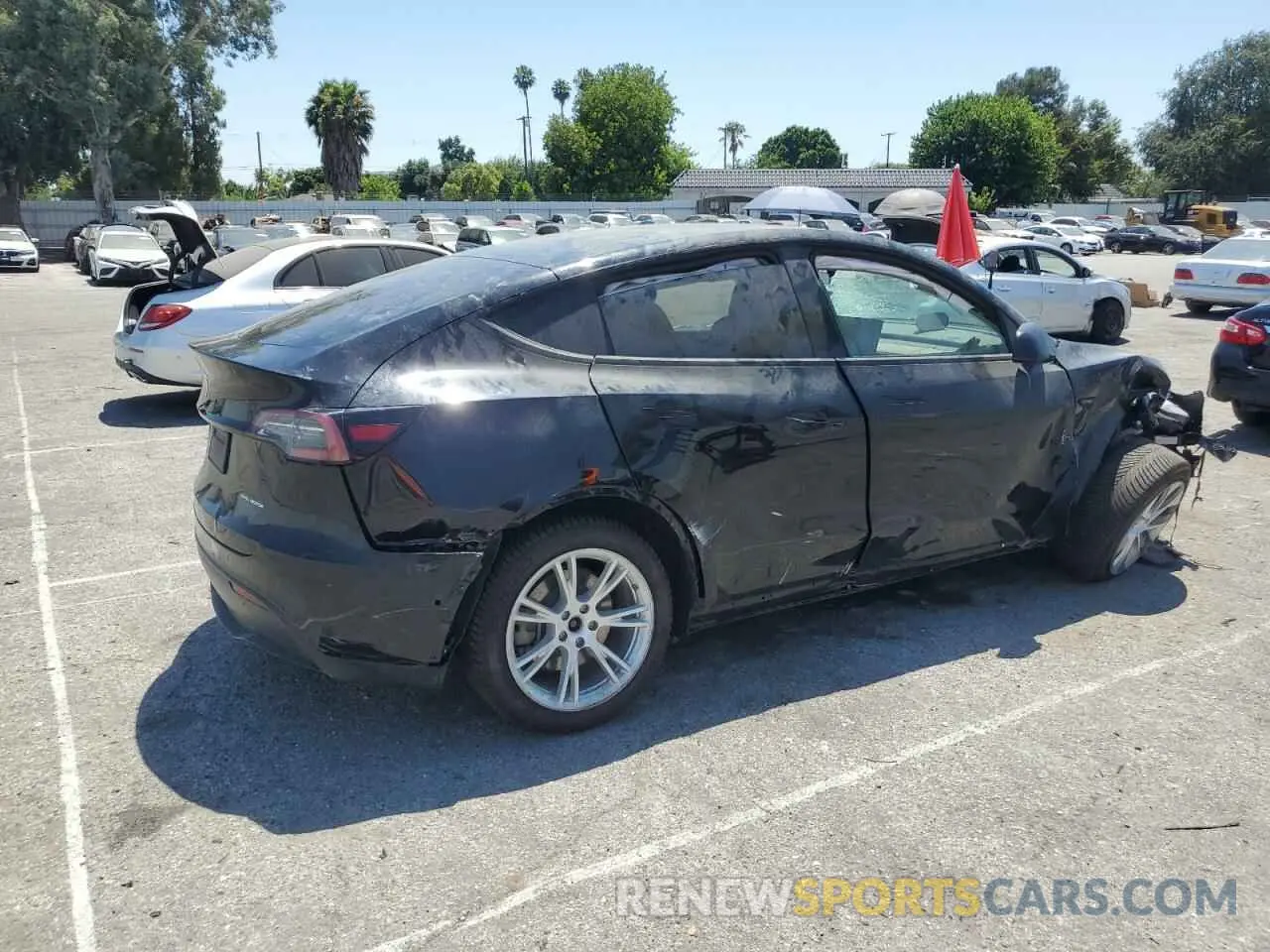 3 fotografías del automóvil dañado 5YJYGDEE9MF148472 TESLA MODEL Y 2021