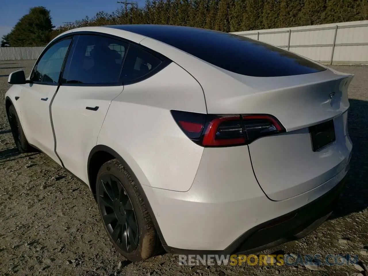 3 fotografías del automóvil dañado 5YJYGDEE9MF208301 TESLA MODEL Y 2021