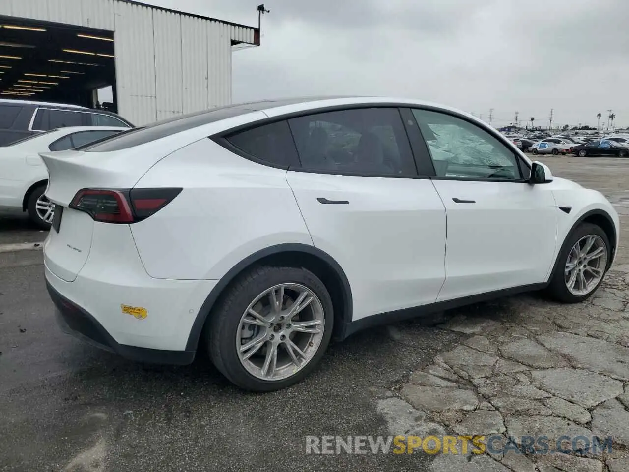 3 fotografías del automóvil dañado 5YJYGDEE9MF282138 TESLA MODEL Y 2021
