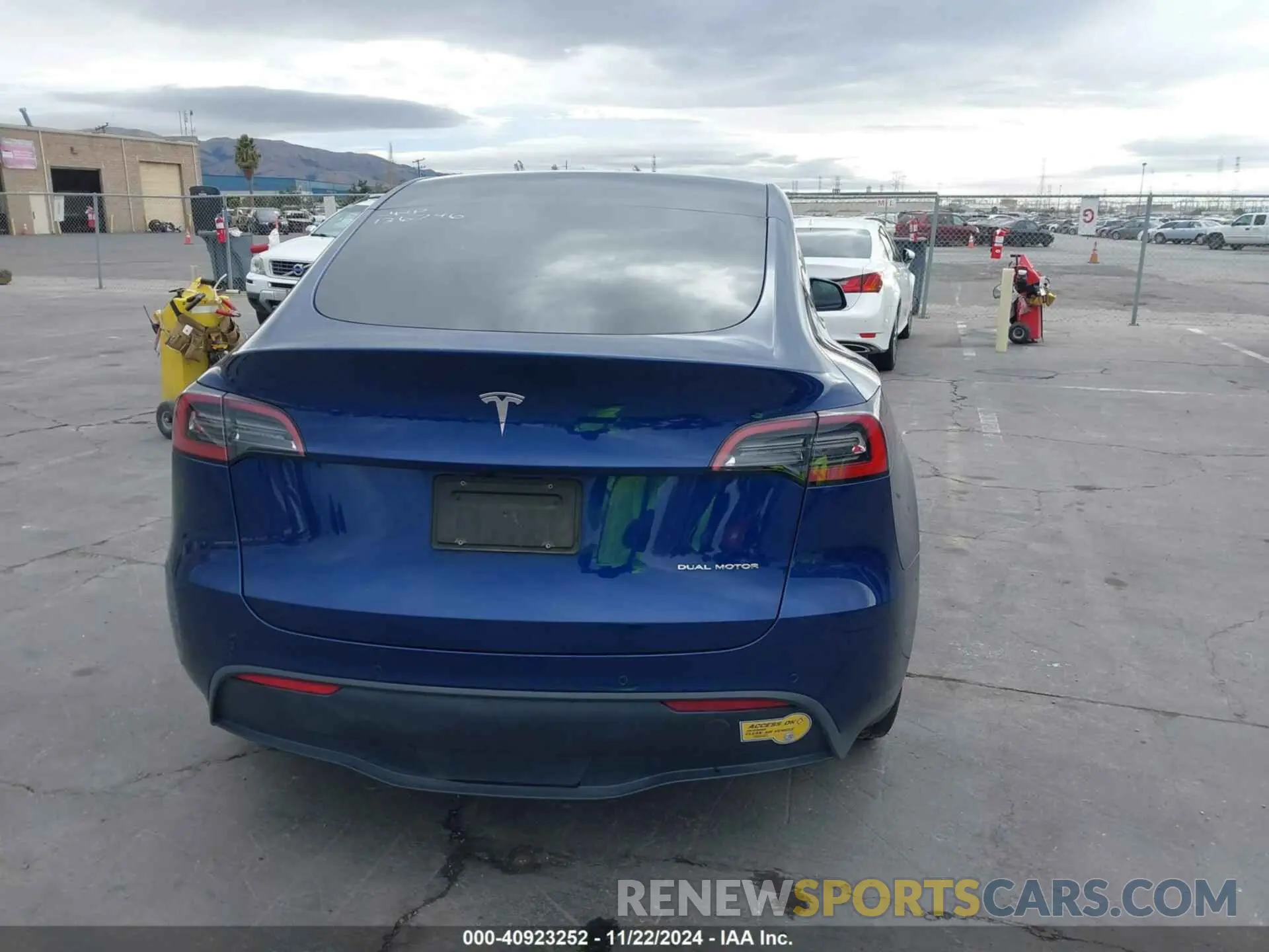 17 fotografías del automóvil dañado 5YJYGDEE9MF295956 TESLA MODEL Y 2021