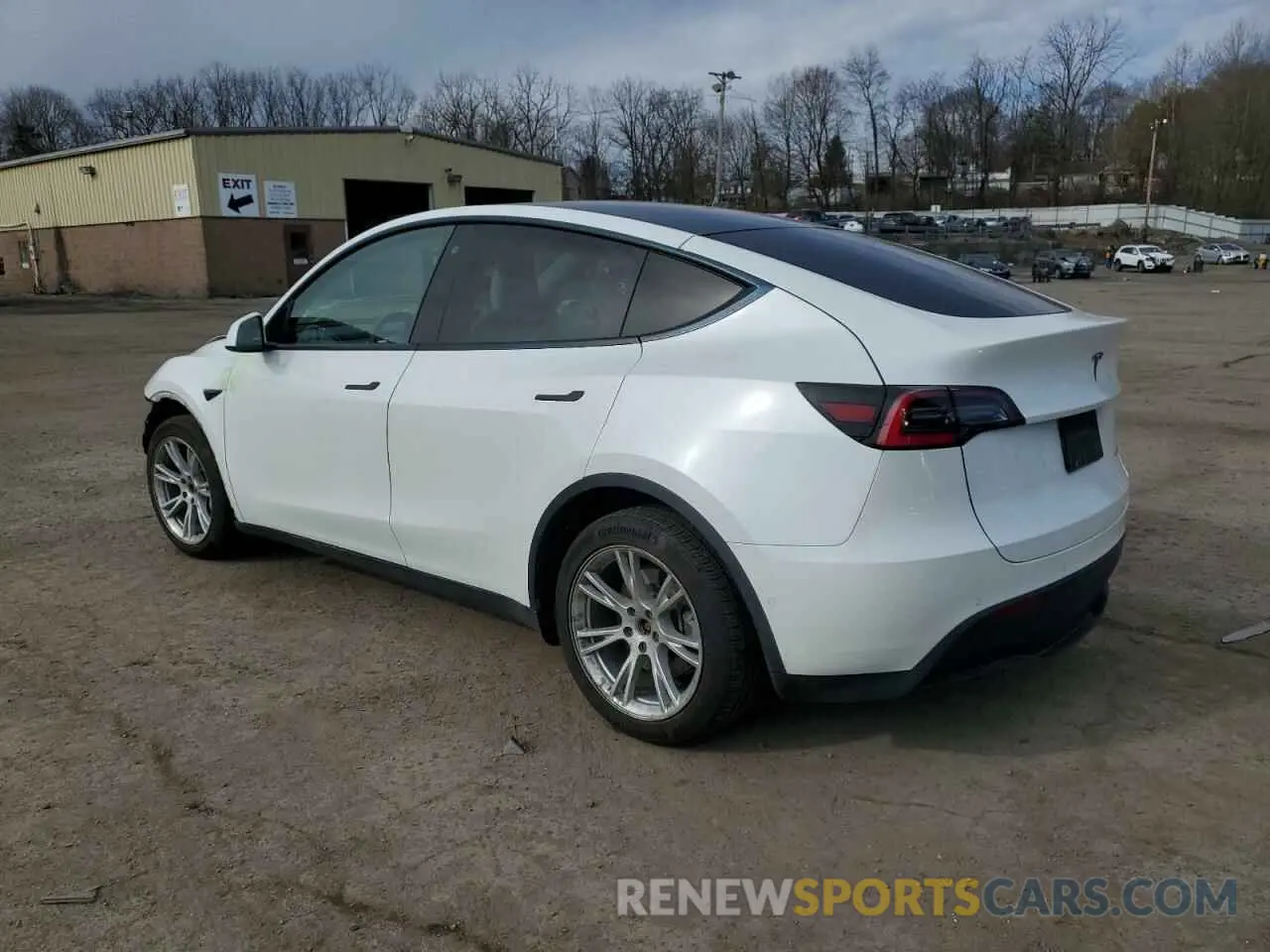 2 fotografías del automóvil dañado 5YJYGDEEXMF063219 TESLA MODEL Y 2021