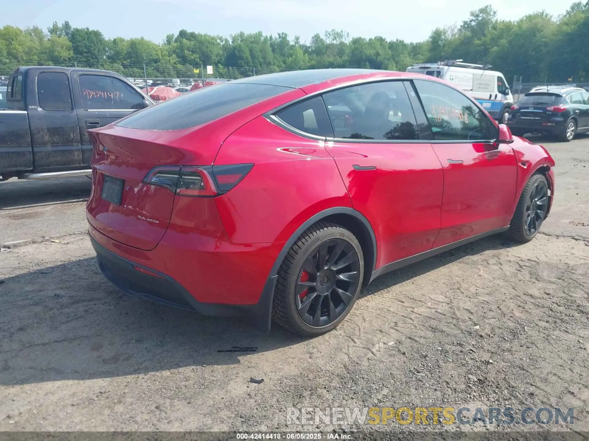4 fotografías del automóvil dañado 5YJYGDEEXMF092431 TESLA MODEL Y 2021