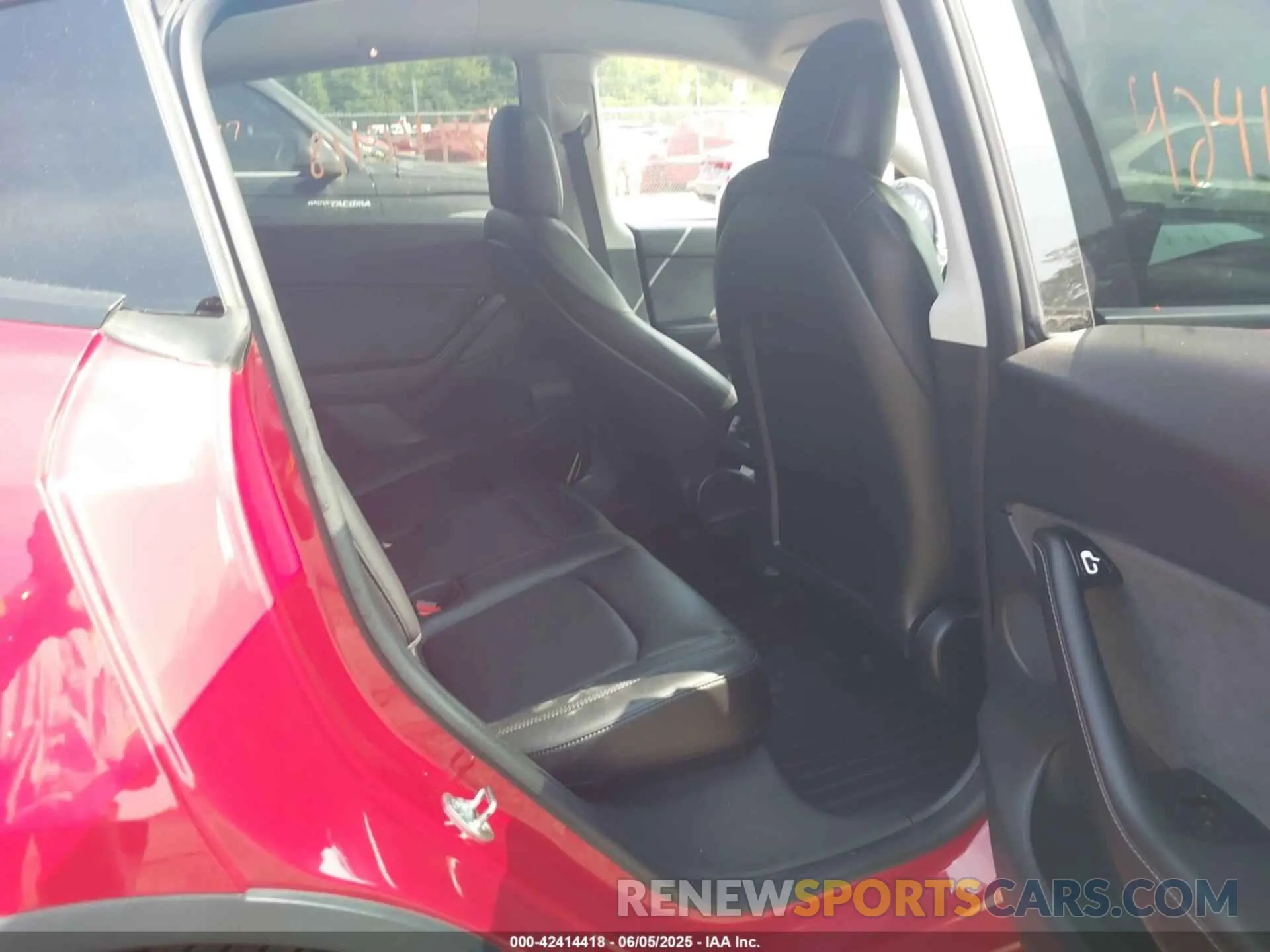 8 fotografías del automóvil dañado 5YJYGDEEXMF092431 TESLA MODEL Y 2021