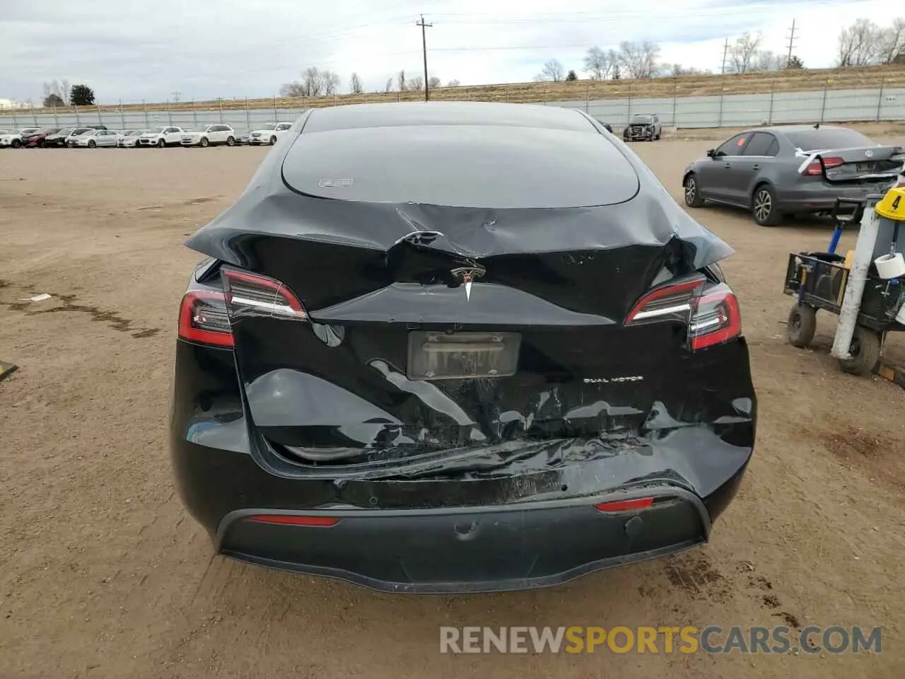 6 fotografías del automóvil dañado 5YJYGDEEXMF142180 TESLA MODEL Y 2021