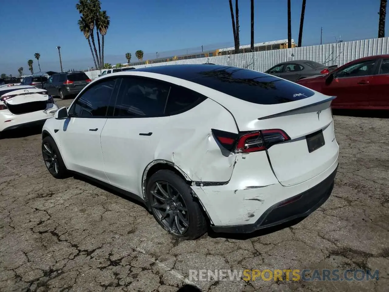 2 fotografías del automóvil dañado 5YJYGDEEXMF146617 TESLA MODEL Y 2021