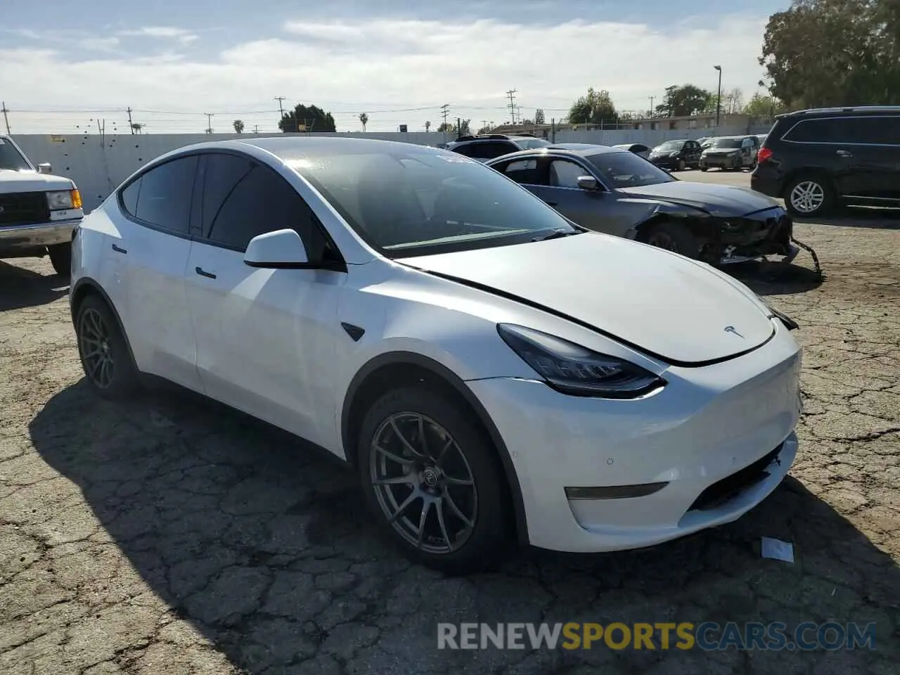 4 fotografías del automóvil dañado 5YJYGDEEXMF146617 TESLA MODEL Y 2021
