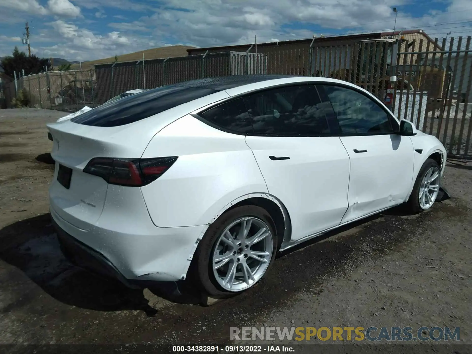 4 fotografías del automóvil dañado 5YJYGDEEXMF233126 TESLA MODEL Y 2021