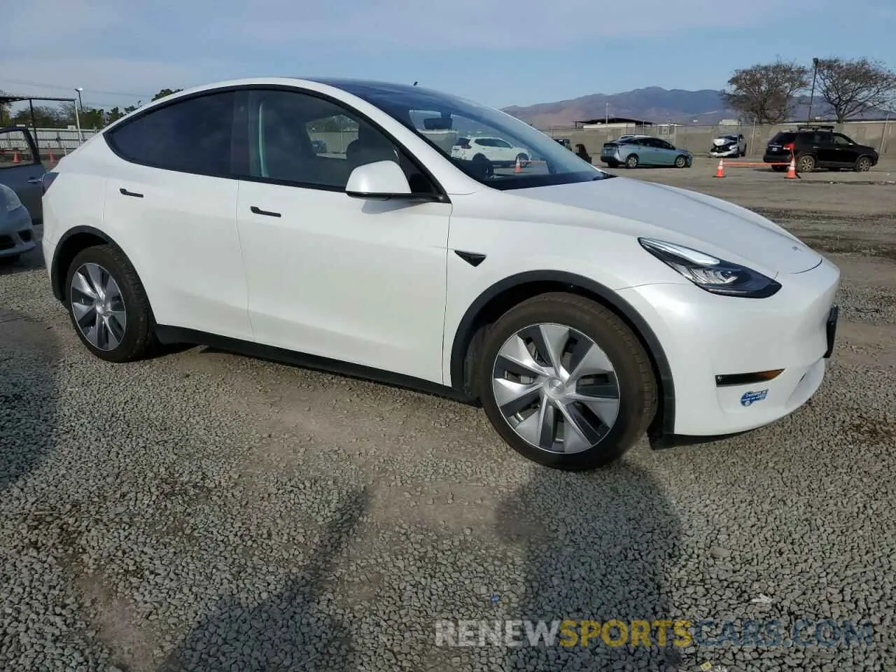 4 fotografías del automóvil dañado 5YJYGDEEXMF244899 TESLA MODEL Y 2021