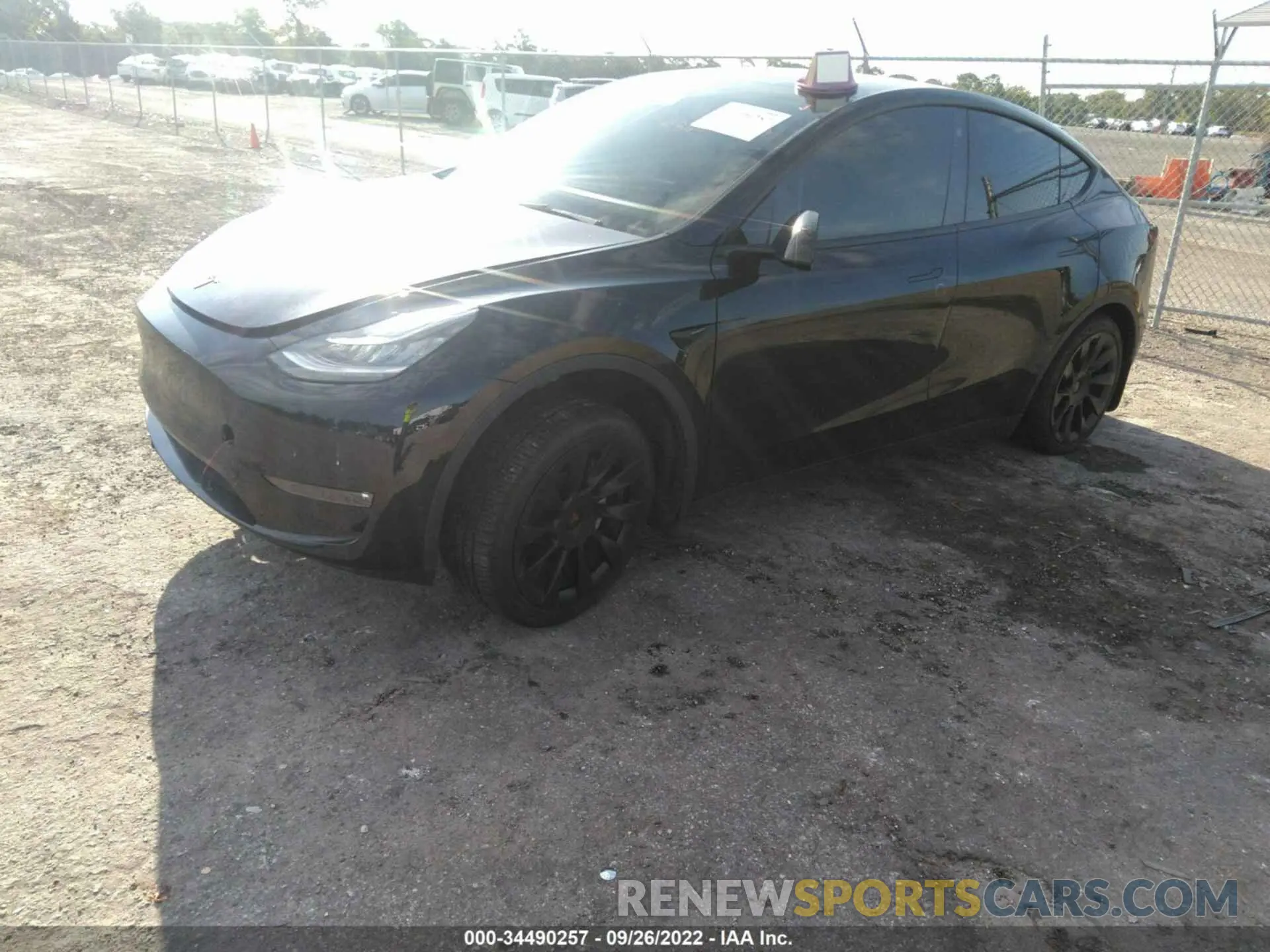 2 fotografías del automóvil dañado 5YJYGDEEXMF247026 TESLA MODEL Y 2021