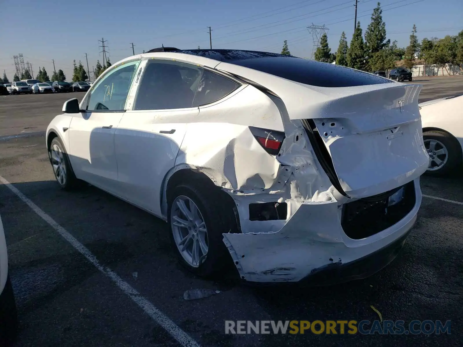 3 fotografías del automóvil dañado 5YJYGDEEXMF273481 TESLA MODEL Y 2021