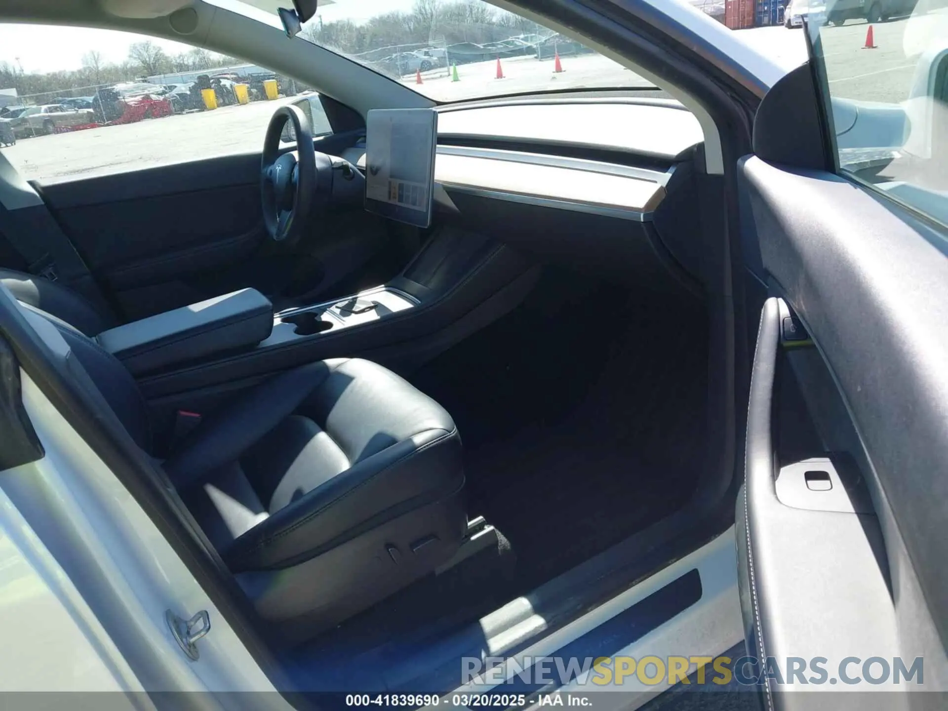 5 fotografías del automóvil dañado 5YJYGDEEXMF304096 TESLA MODEL Y 2021