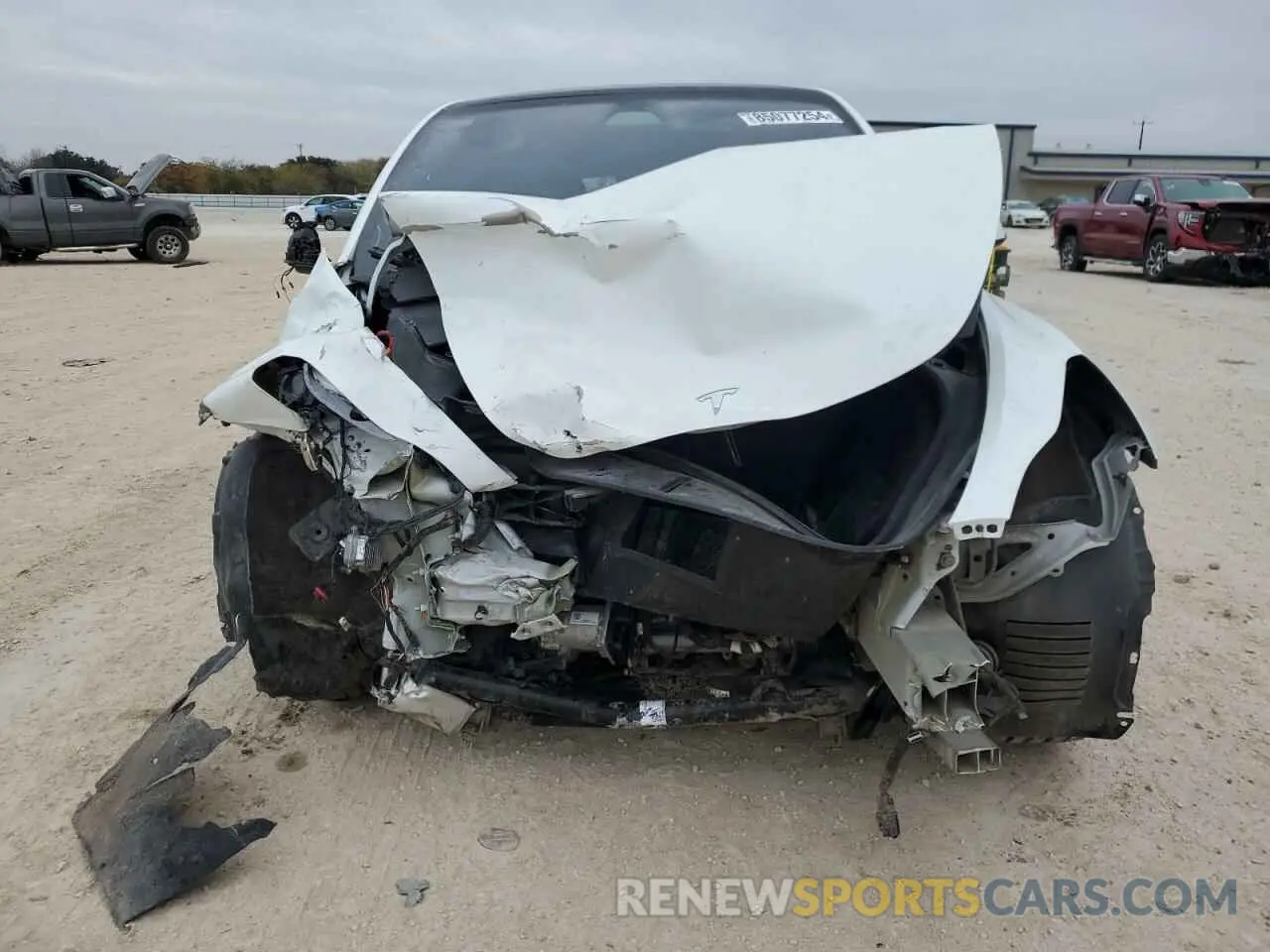 5 fotografías del automóvil dañado 5YJYGDEF0MF267326 TESLA MODEL Y 2021