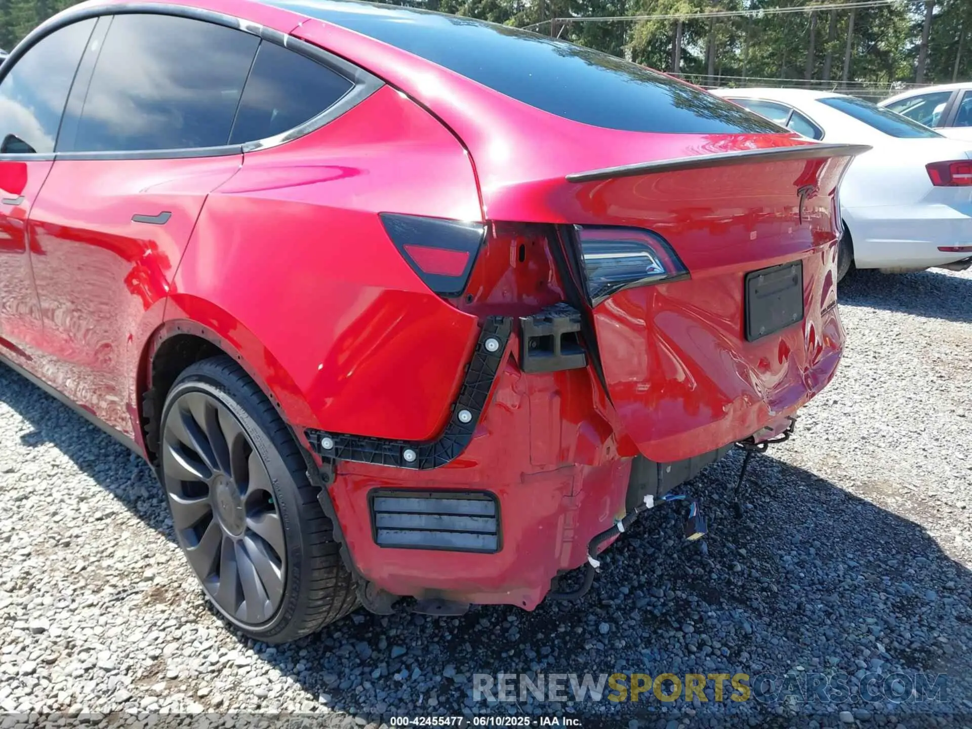 6 fotografías del automóvil dañado 5YJYGDEF0MF268010 TESLA MODEL Y 2021