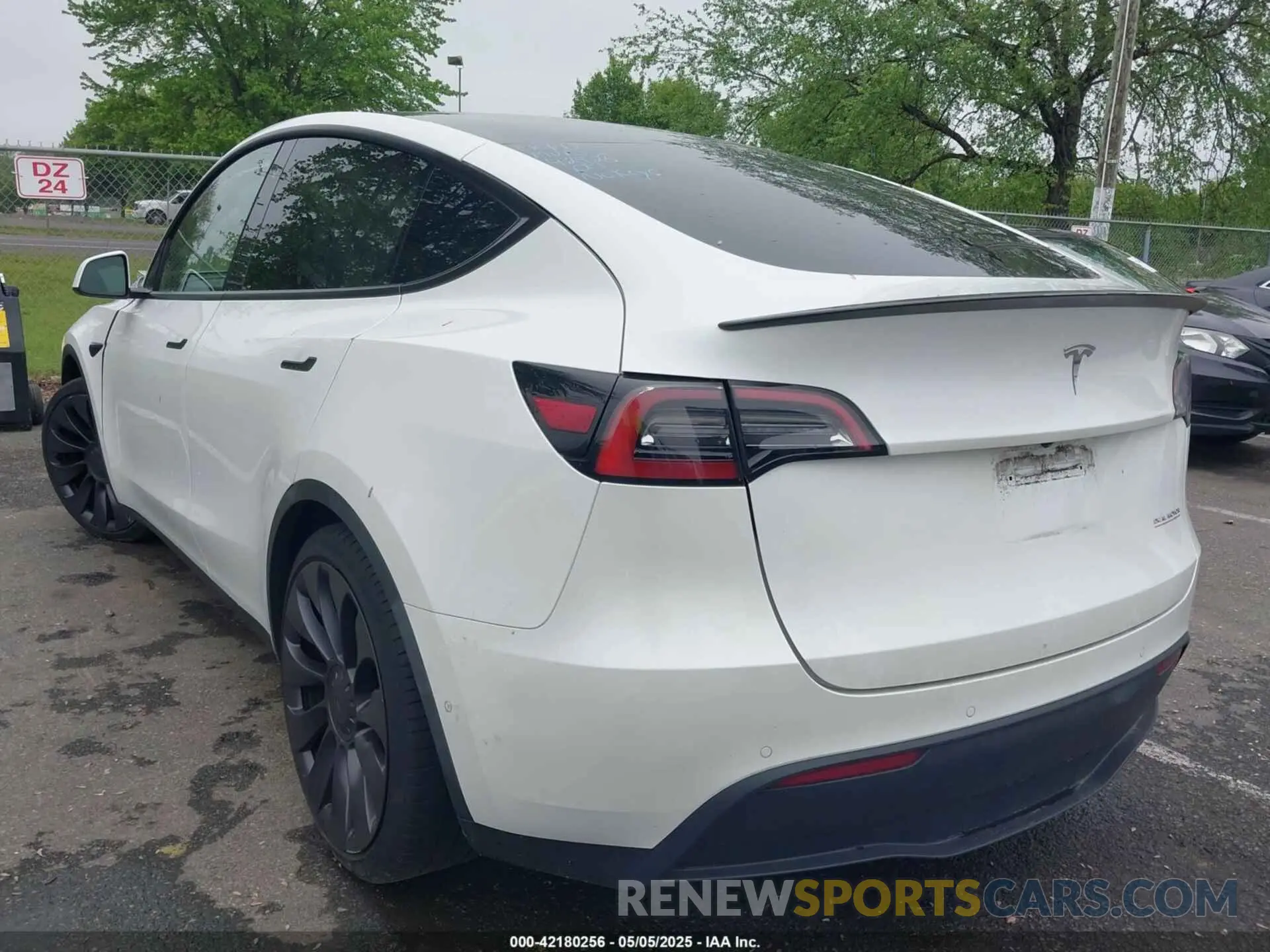 3 fotografías del automóvil dañado 5YJYGDEF1MF251359 TESLA MODEL Y 2021