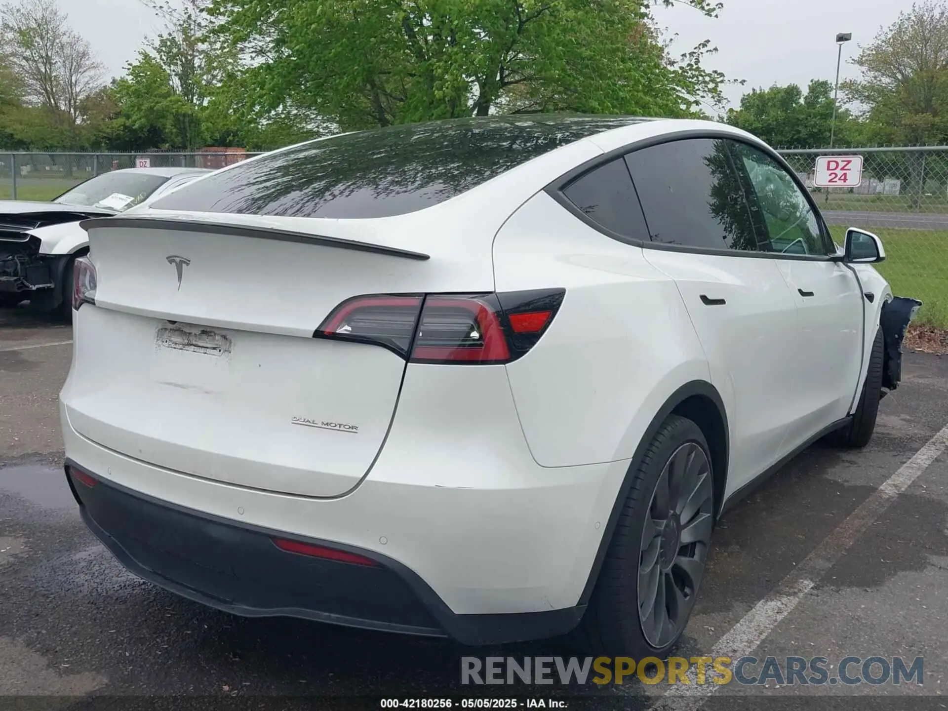 4 fotografías del automóvil dañado 5YJYGDEF1MF251359 TESLA MODEL Y 2021