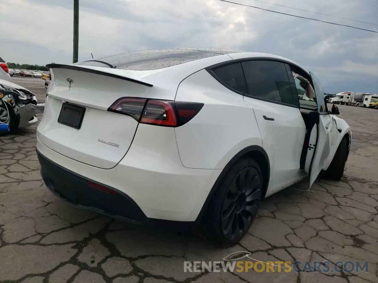 4 fotografías del automóvil dañado 5YJYGDEF2MF124460 TESLA MODEL Y 2021