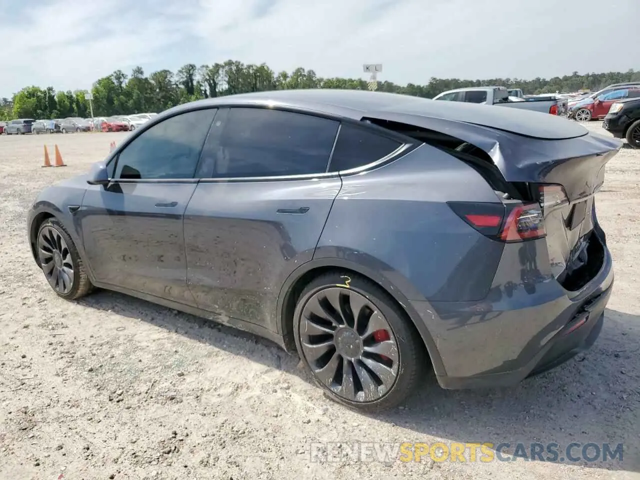 2 fotografías del automóvil dañado 5YJYGDEF3MF215835 TESLA MODEL Y 2021