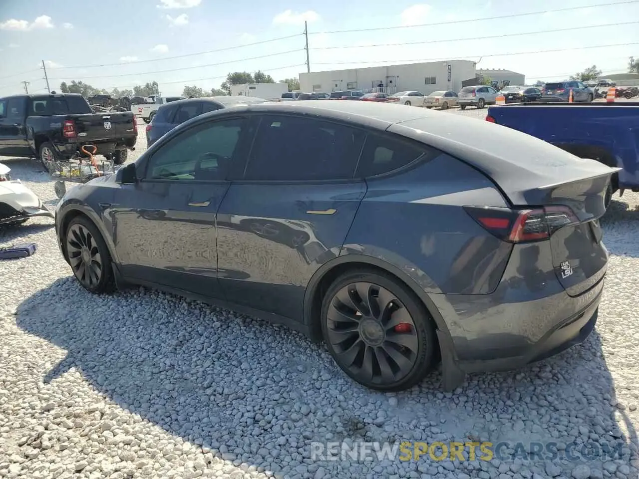 2 fotografías del automóvil dañado 5YJYGDEF5MF268830 TESLA MODEL Y 2021