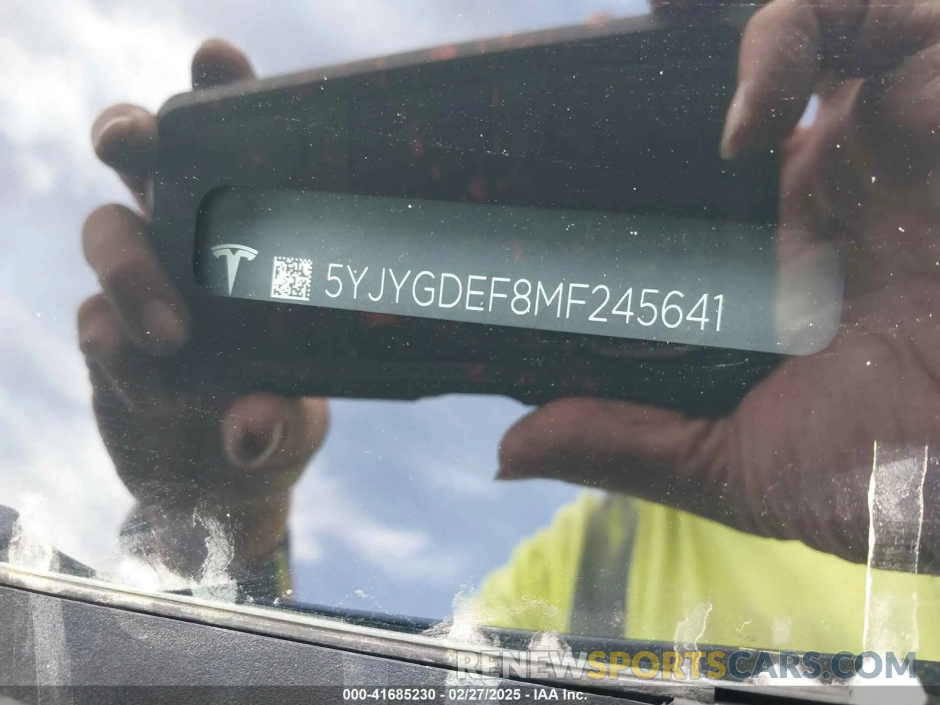 9 fotografías del automóvil dañado 5YJYGDEF8MF245641 TESLA MODEL Y 2021