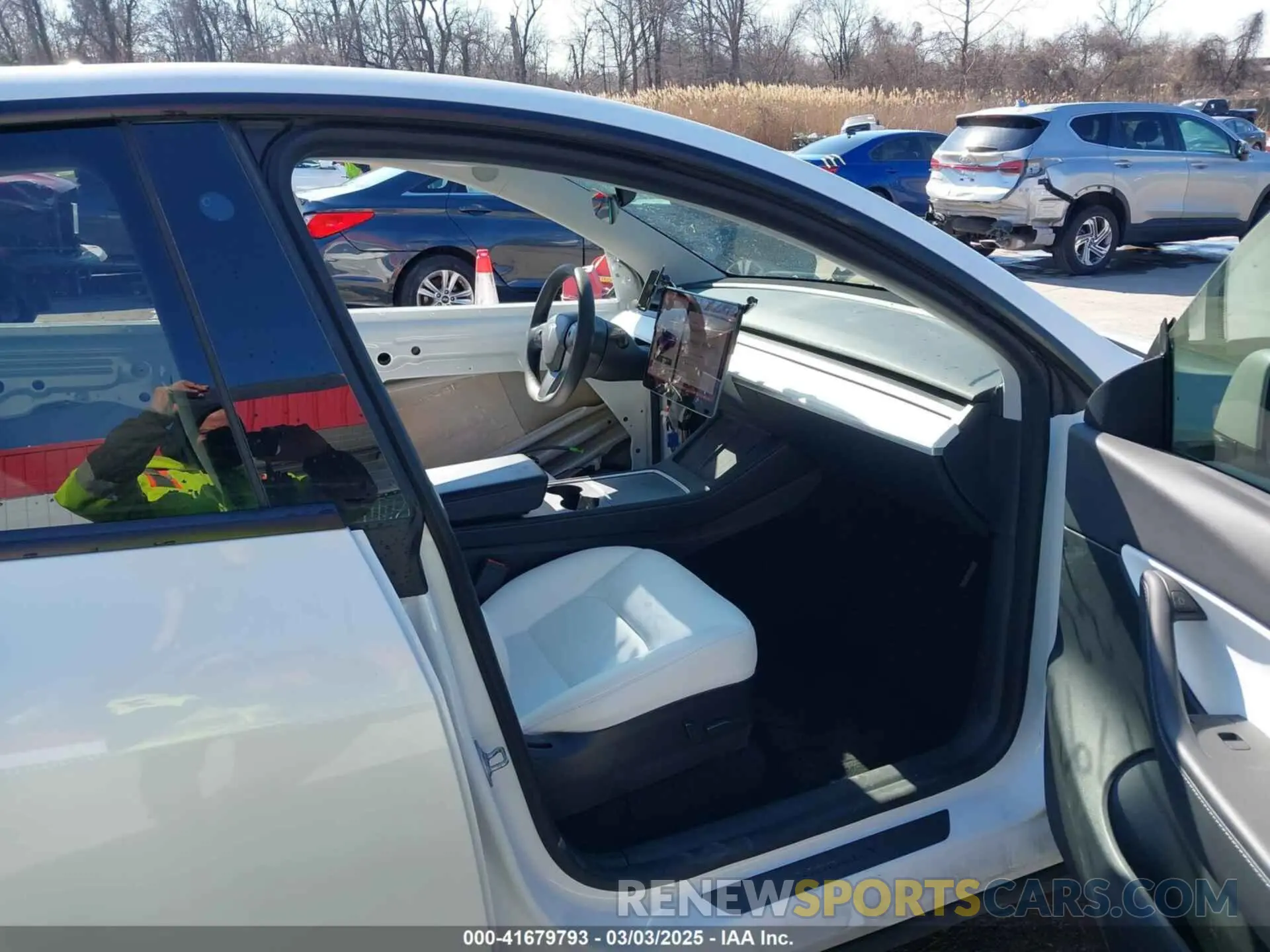 5 fotografías del automóvil dañado 5YJYGDEF8MF246658 TESLA MODEL Y 2021