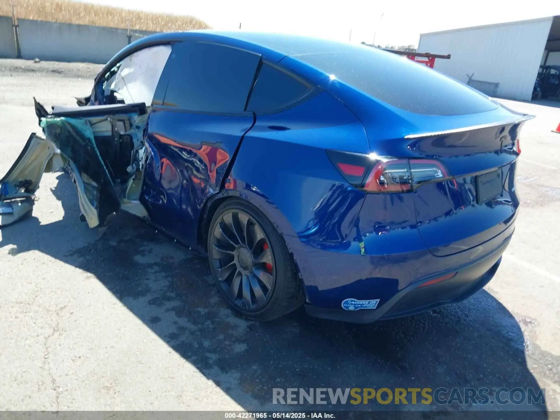 3 fotografías del automóvil dañado 5YJYGDEF8MF267574 TESLA MODEL Y 2021