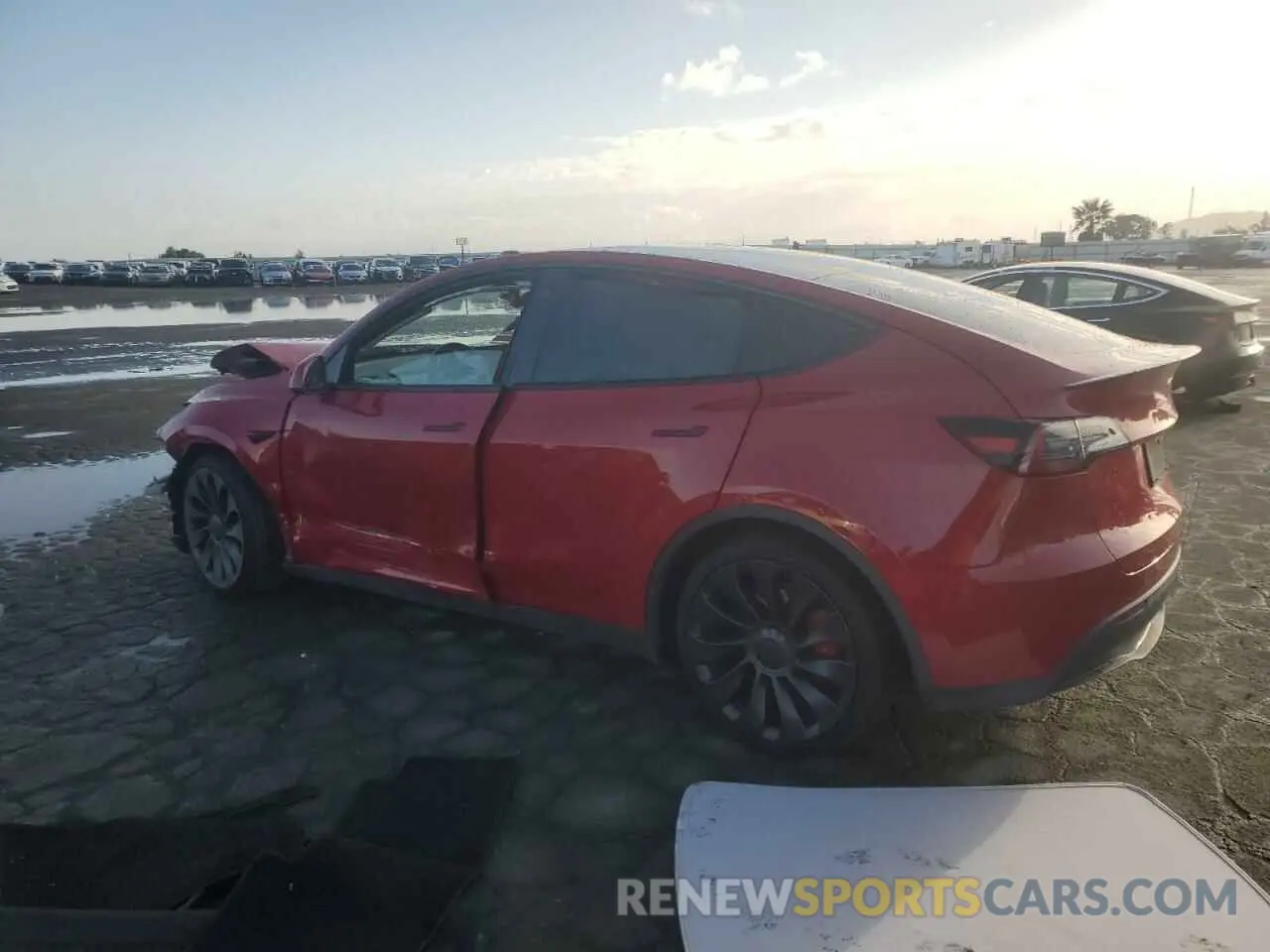 2 fotografías del automóvil dañado 5YJYGDEF8MF276050 TESLA MODEL Y 2021